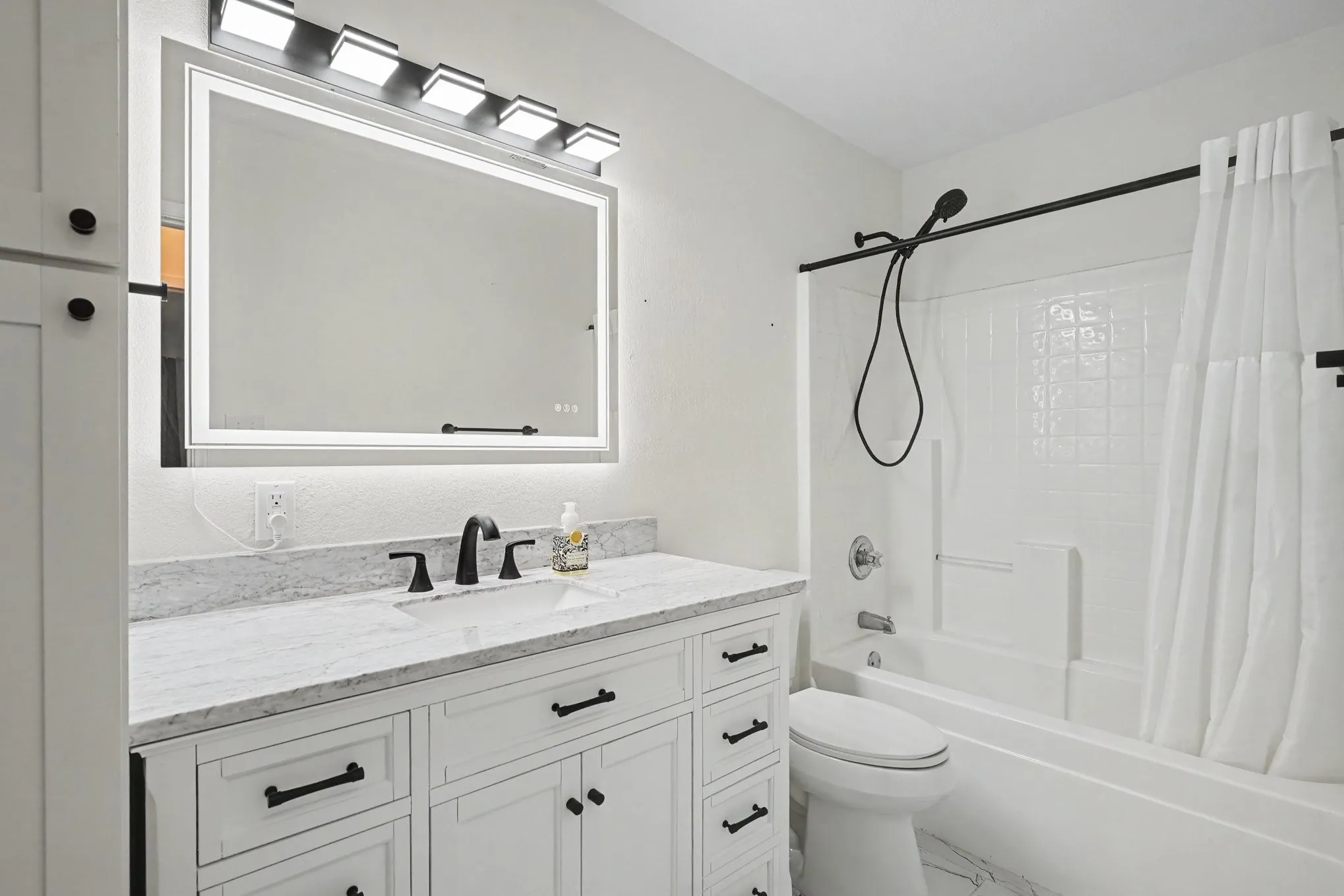 Single Family Residence For Sale in Tarrant County , 937 Jessica Drive, Burleson, Texas 76028, 3 Bedroom, 2 Bathroom, 2 Garage spaces, 1,570 Sqft, built in 1998, mls#21400002, Real Estate Agent in Burleson, Homes For Sale in Tarrant county, Homes For Sale in Burleson, Realtor in Burleson Texas, Real Estate Brokerage Independent Realty Texas, Luminita Cordes Realtor