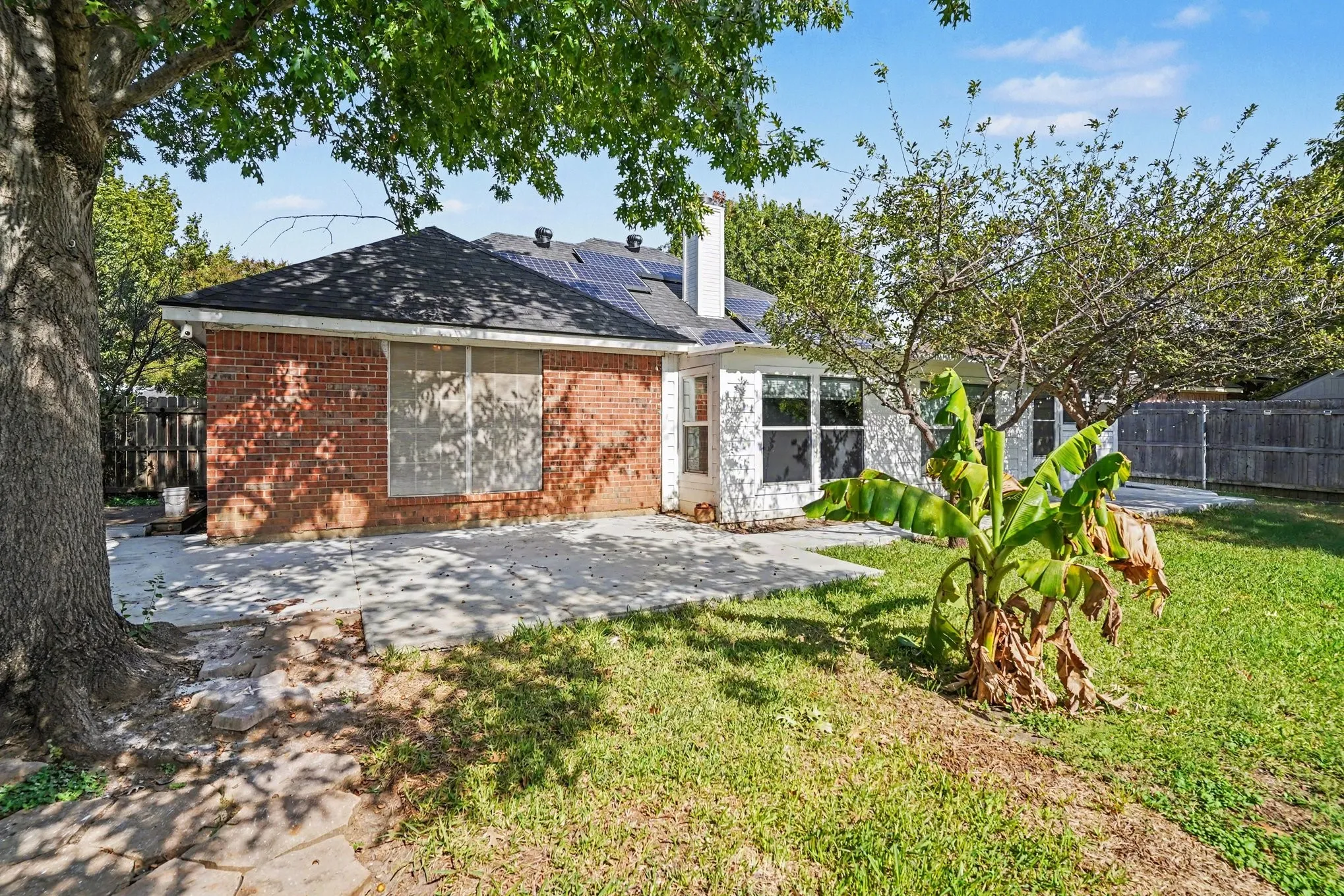 Single Family Residence For Sale in Tarrant County , 937 Jessica Drive, Burleson, Texas 76028, 3 Bedroom, 2 Bathroom, 2 Garage spaces, 1,570 Sqft, built in 1998, mls#21400002, Real Estate Agent in Burleson, Homes For Sale in Tarrant county, Homes For Sale in Burleson, Realtor in Burleson Texas, Real Estate Brokerage Independent Realty Texas, Luminita Cordes Realtor