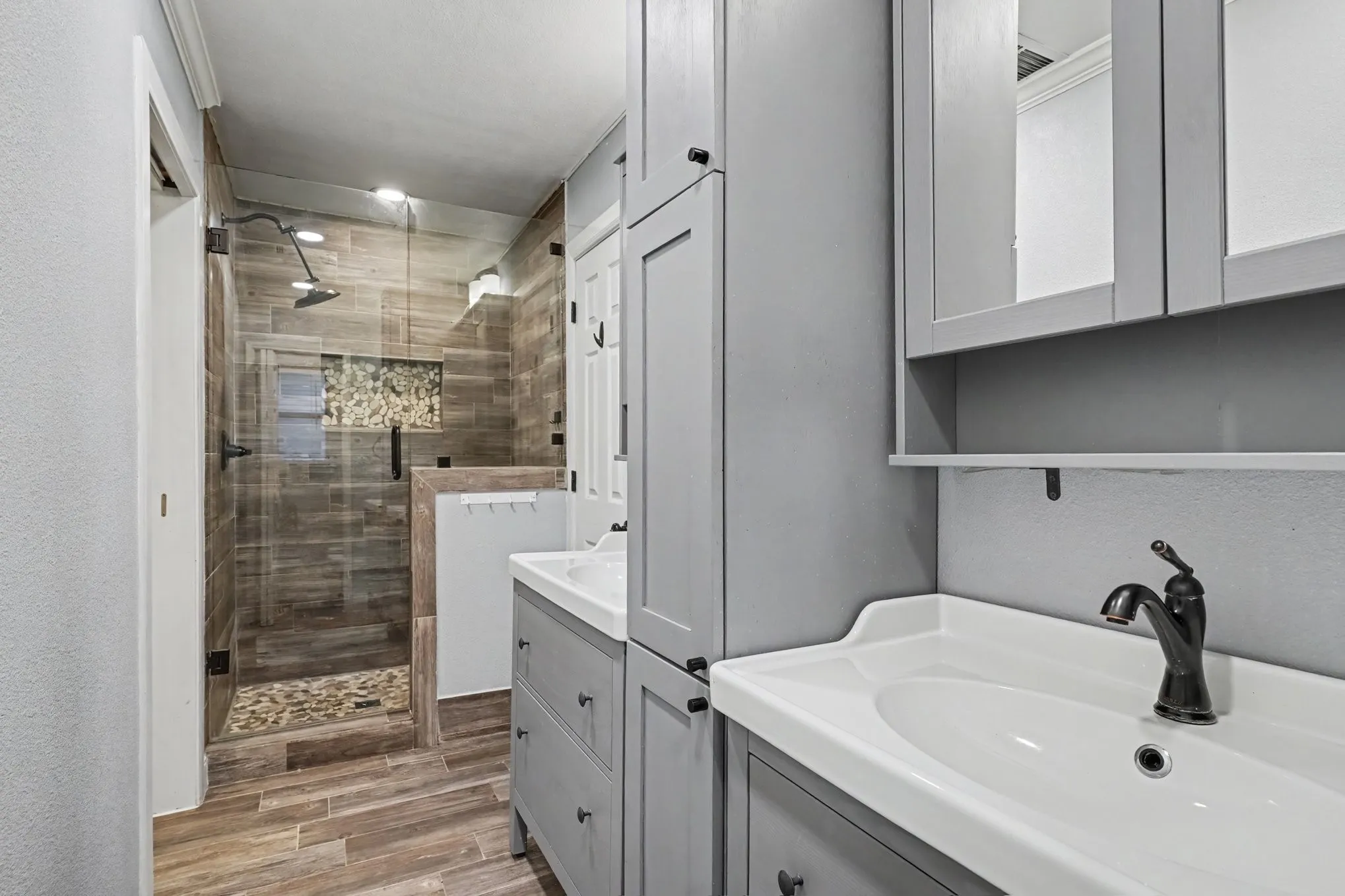 Single Family Residence For Sale in Tarrant County , 937 Jessica Drive, Burleson, Texas 76028, 3 Bedroom, 2 Bathroom, 2 Garage spaces, 1,570 Sqft, built in 1998, mls#21400002, Real Estate Agent in Burleson, Homes For Sale in Tarrant county, Homes For Sale in Burleson, Realtor in Burleson Texas, Real Estate Brokerage Independent Realty Texas, Luminita Cordes Realtor