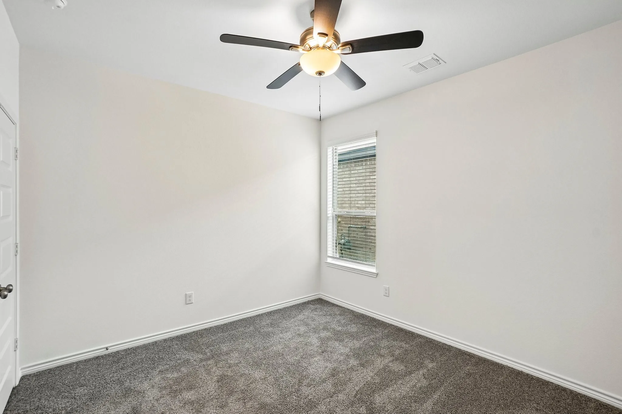 Single Family Residence For Sale in Johnson County , 1915 Seminole Drive, Cleburne, Texas 76033, 3 Bedroom, 2 Bathroom, 2 Garage spaces, 1,926 Sqft, built in 2024, mls#21407304, Real Estate Agent in Cleburne, Homes For Sale in Johnson county, Homes For Sale in Cleburne, Realtor in Cleburne Texas, Real Estate Brokerage Independent Realty Texas, Luminita Cordes Realtor