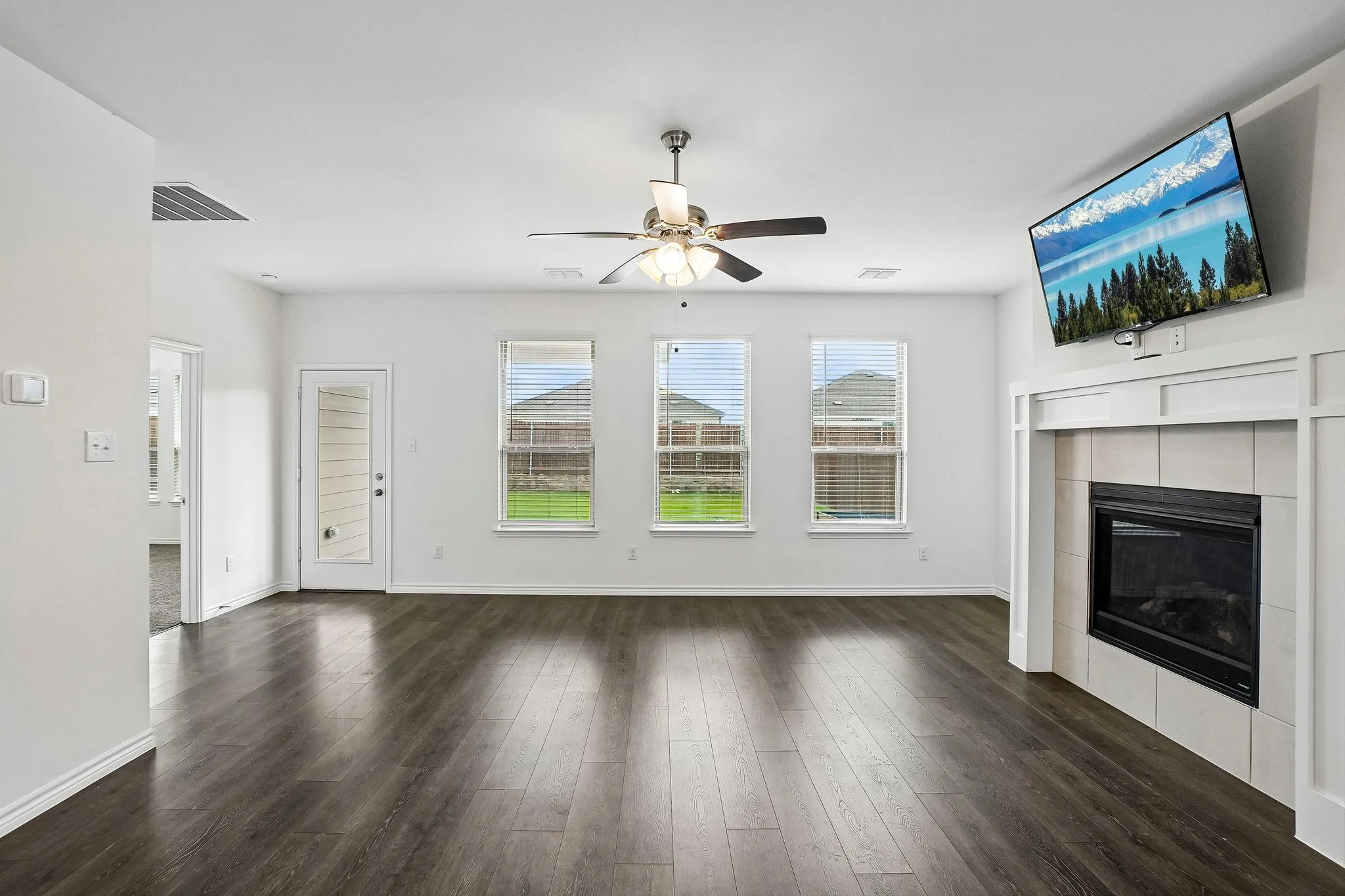 Single Family Residence For Sale in Johnson County , 1915 Seminole Drive, Cleburne, Texas 76033, 3 Bedroom, 2 Bathroom, 2 Garage spaces, 1,926 Sqft, built in 2024, mls#21407304, Real Estate Agent in Cleburne, Homes For Sale in Johnson county, Homes For Sale in Cleburne, Realtor in Cleburne Texas, Real Estate Brokerage Independent Realty Texas, Luminita Cordes Realtor