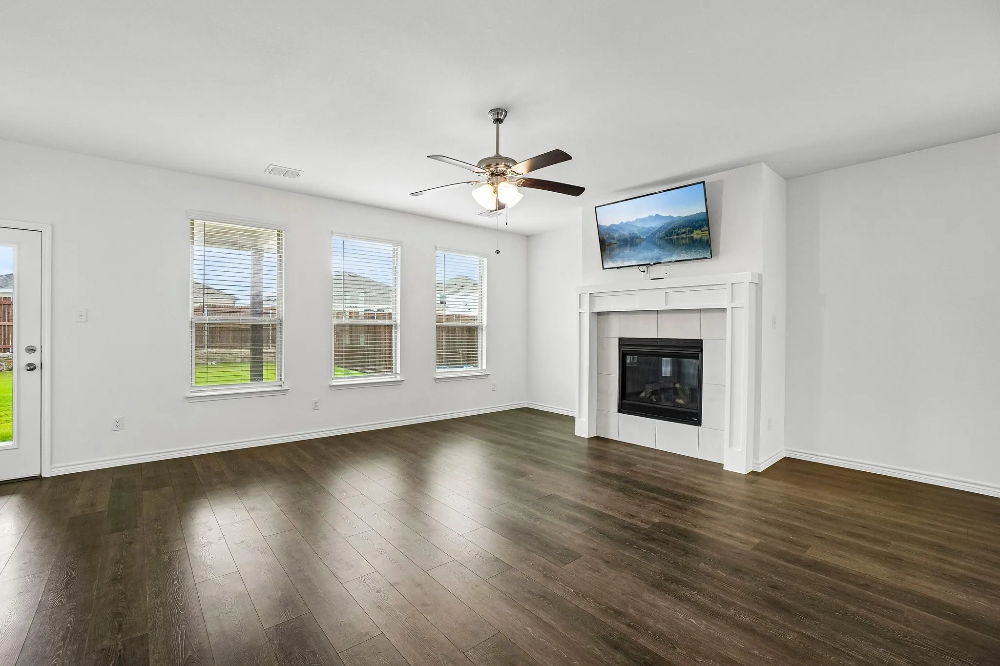 Single Family Residence For Sale in Johnson County , 1915 Seminole Drive, Cleburne, Texas 76033, 3 Bedroom, 2 Bathroom, 2 Garage spaces, 1,926 Sqft, built in 2024, mls#21407304, Real Estate Agent in Cleburne, Homes For Sale in Johnson county, Homes For Sale in Cleburne, Realtor in Cleburne Texas, Real Estate Brokerage Independent Realty Texas, Luminita Cordes Realtor