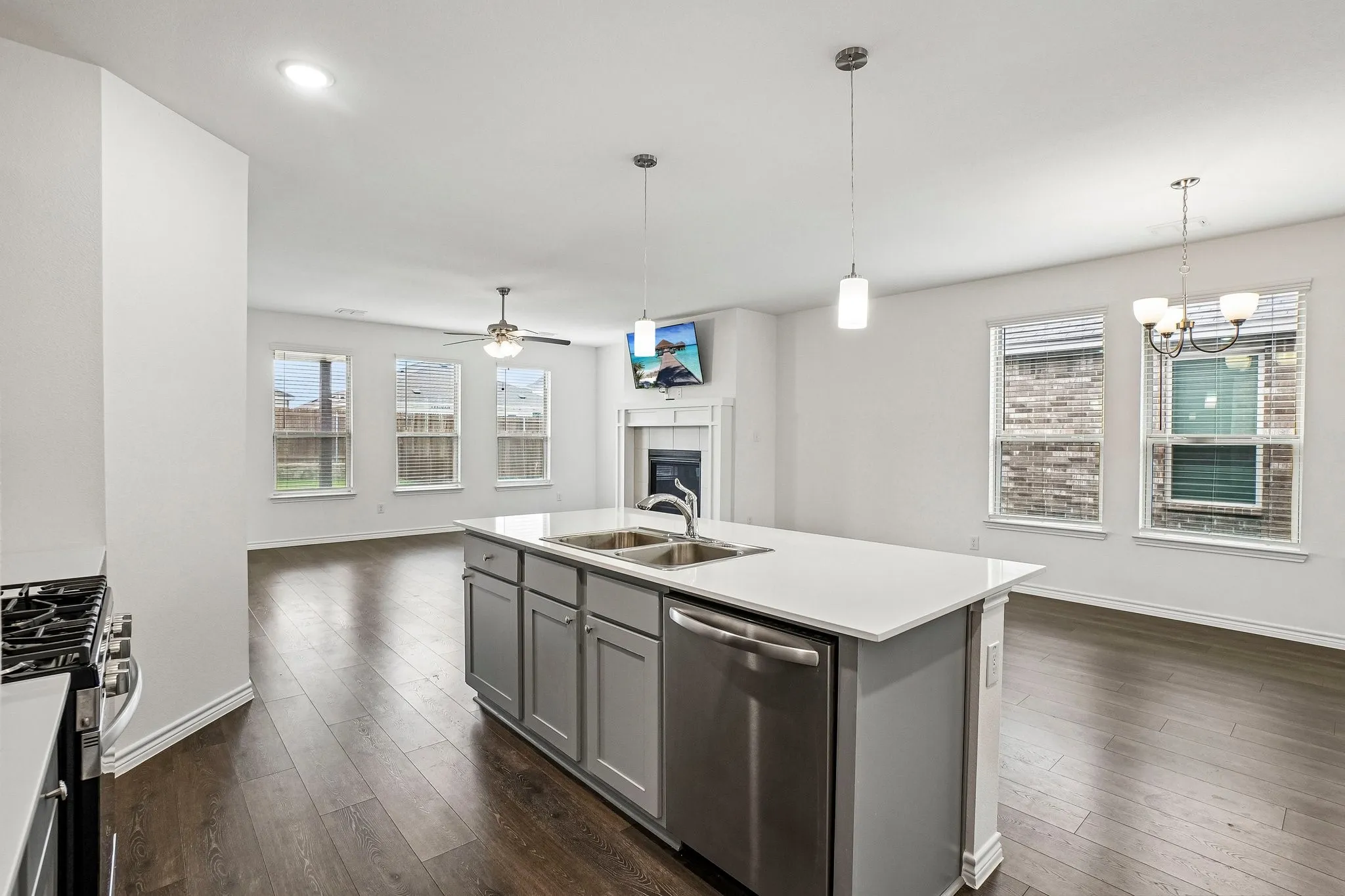 Single Family Residence For Sale in Johnson County , 1915 Seminole Drive, Cleburne, Texas 76033, 3 Bedroom, 2 Bathroom, 2 Garage spaces, 1,926 Sqft, built in 2024, mls#21407304, Real Estate Agent in Cleburne, Homes For Sale in Johnson county, Homes For Sale in Cleburne, Realtor in Cleburne Texas, Real Estate Brokerage Independent Realty Texas, Luminita Cordes Realtor