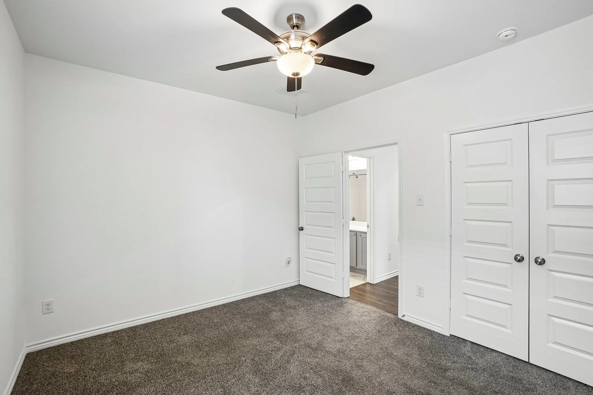 Single Family Residence For Sale in Johnson County , 1915 Seminole Drive, Cleburne, Texas 76033, 3 Bedroom, 2 Bathroom, 2 Garage spaces, 1,926 Sqft, built in 2024, mls#21407304, Real Estate Agent in Cleburne, Homes For Sale in Johnson county, Homes For Sale in Cleburne, Realtor in Cleburne Texas, Real Estate Brokerage Independent Realty Texas, Luminita Cordes Realtor