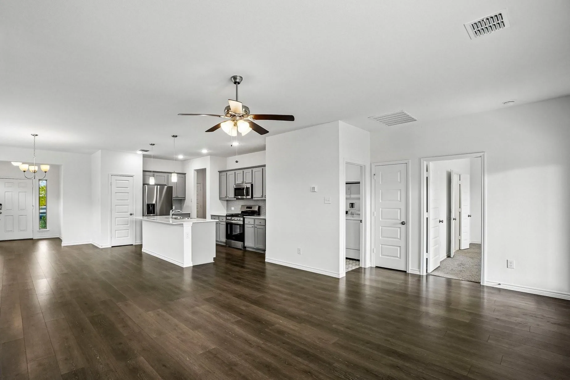Single Family Residence For Sale in Johnson County , 1915 Seminole Drive, Cleburne, Texas 76033, 3 Bedroom, 2 Bathroom, 2 Garage spaces, 1,926 Sqft, built in 2024, mls#21407304, Real Estate Agent in Cleburne, Homes For Sale in Johnson county, Homes For Sale in Cleburne, Realtor in Cleburne Texas, Real Estate Brokerage Independent Realty Texas, Luminita Cordes Realtor