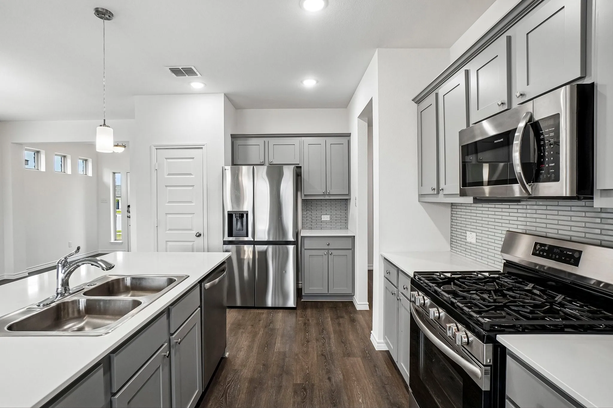 Single Family Residence For Sale in Johnson County , 1915 Seminole Drive, Cleburne, Texas 76033, 3 Bedroom, 2 Bathroom, 2 Garage spaces, 1,926 Sqft, built in 2024, mls#21407304, Real Estate Agent in Cleburne, Homes For Sale in Johnson county, Homes For Sale in Cleburne, Realtor in Cleburne Texas, Real Estate Brokerage Independent Realty Texas, Luminita Cordes Realtor