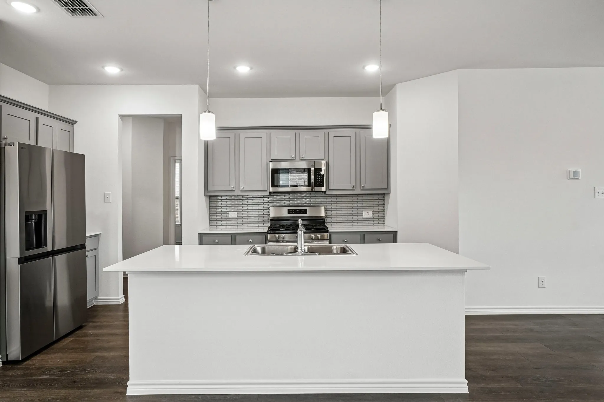 Single Family Residence For Sale in Johnson County , 1915 Seminole Drive, Cleburne, Texas 76033, 3 Bedroom, 2 Bathroom, 2 Garage spaces, 1,926 Sqft, built in 2024, mls#21407304, Real Estate Agent in Cleburne, Homes For Sale in Johnson county, Homes For Sale in Cleburne, Realtor in Cleburne Texas, Real Estate Brokerage Independent Realty Texas, Luminita Cordes Realtor
