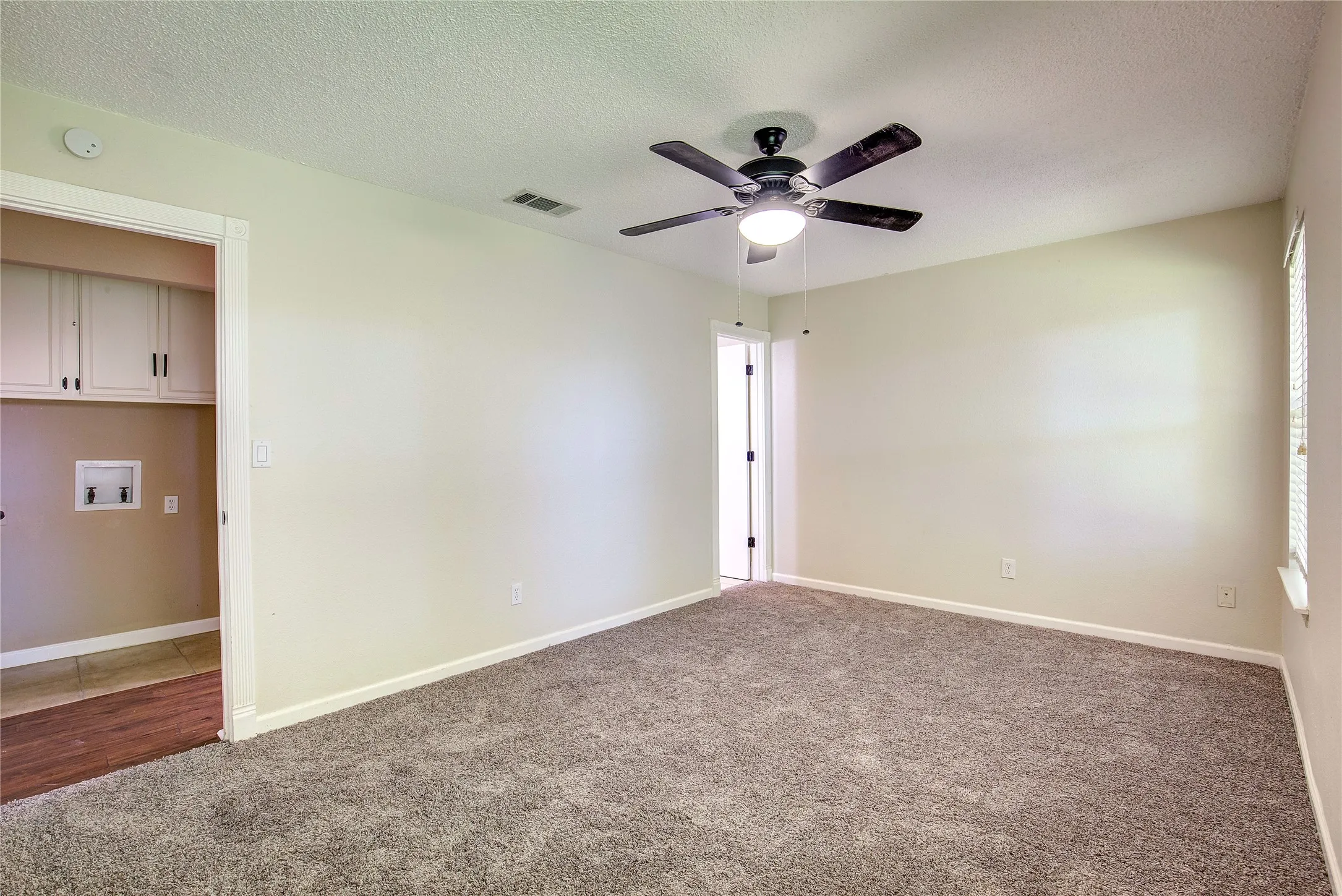 Single Family Residence For Rent in Tarrant County , 417 Linda Street, Keller, Texas 76248, 2 Bedroom, 2 Bathroom, 1 Garage spaces, 1,166 Sqft, built in 1983, mls#21411678, Real Estate Agent in Keller, Homes For Rent in Tarrant county, Homes For Rent in Keller, Realtor in Keller Texas, Real Estate Brokerage Independent Realty Texas, Luminita Cordes Realtor
