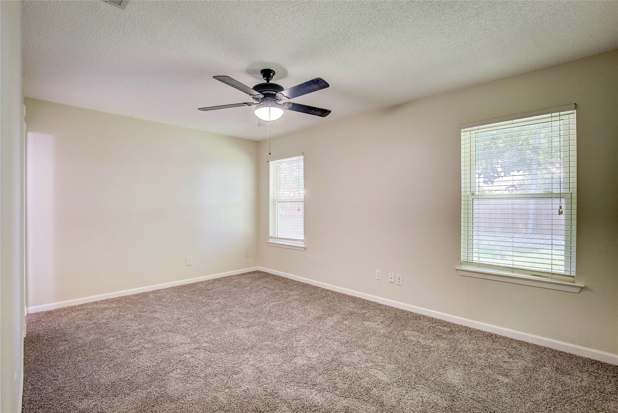 Single Family Residence For Rent in Tarrant County , 417 Linda Street, Keller, Texas 76248, 2 Bedroom, 2 Bathroom, 1 Garage spaces, 1,166 Sqft, built in 1983, mls#21411678, Real Estate Agent in Keller, Homes For Rent in Tarrant county, Homes For Rent in Keller, Realtor in Keller Texas, Real Estate Brokerage Independent Realty Texas, Luminita Cordes Realtor