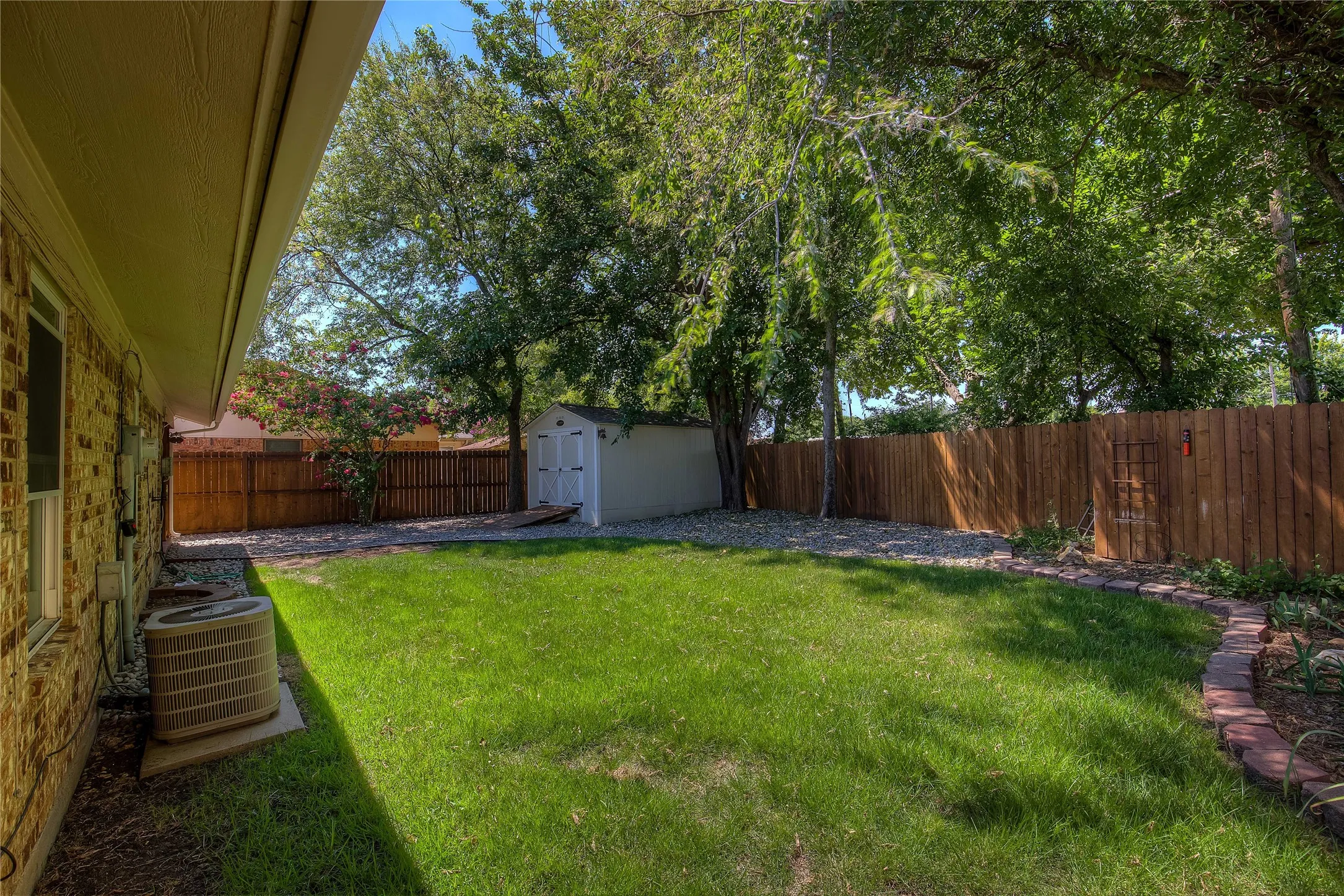 Single Family Residence For Rent in Tarrant County , 417 Linda Street, Keller, Texas 76248, 2 Bedroom, 2 Bathroom, 1 Garage spaces, 1,166 Sqft, built in 1983, mls#21411678, Real Estate Agent in Keller, Homes For Rent in Tarrant county, Homes For Rent in Keller, Realtor in Keller Texas, Real Estate Brokerage Independent Realty Texas, Luminita Cordes Realtor