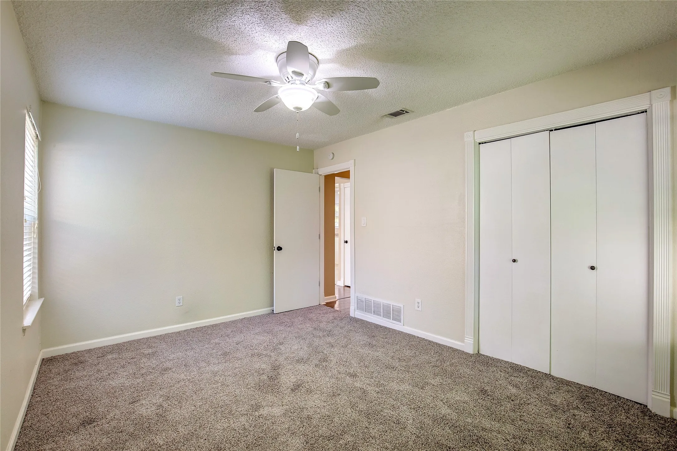 Single Family Residence For Rent in Tarrant County , 417 Linda Street, Keller, Texas 76248, 2 Bedroom, 2 Bathroom, 1 Garage spaces, 1,166 Sqft, built in 1983, mls#21411678, Real Estate Agent in Keller, Homes For Rent in Tarrant county, Homes For Rent in Keller, Realtor in Keller Texas, Real Estate Brokerage Independent Realty Texas, Luminita Cordes Realtor