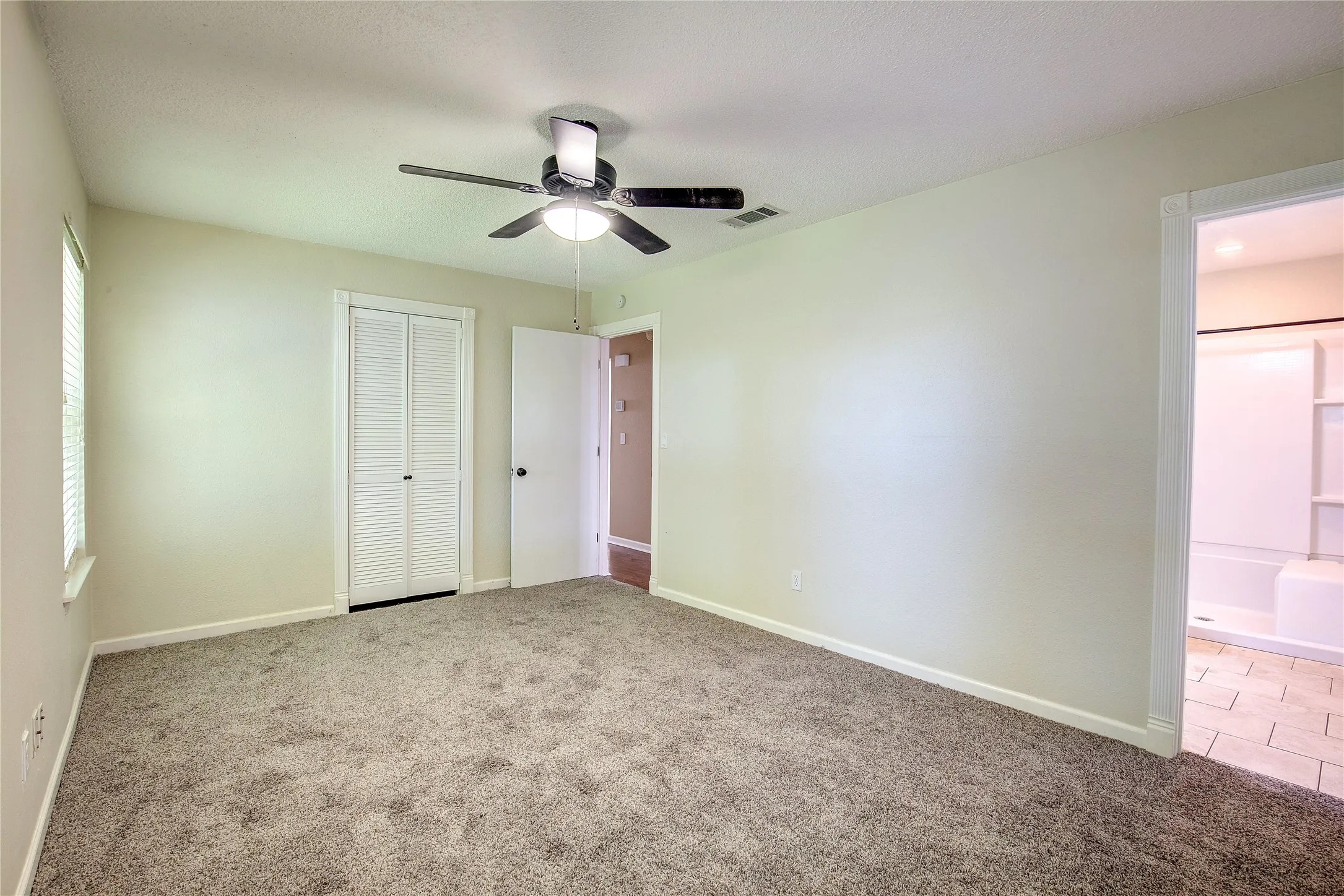 Single Family Residence For Rent in Tarrant County , 417 Linda Street, Keller, Texas 76248, 2 Bedroom, 2 Bathroom, 1 Garage spaces, 1,166 Sqft, built in 1983, mls#21411678, Real Estate Agent in Keller, Homes For Rent in Tarrant county, Homes For Rent in Keller, Realtor in Keller Texas, Real Estate Brokerage Independent Realty Texas, Luminita Cordes Realtor