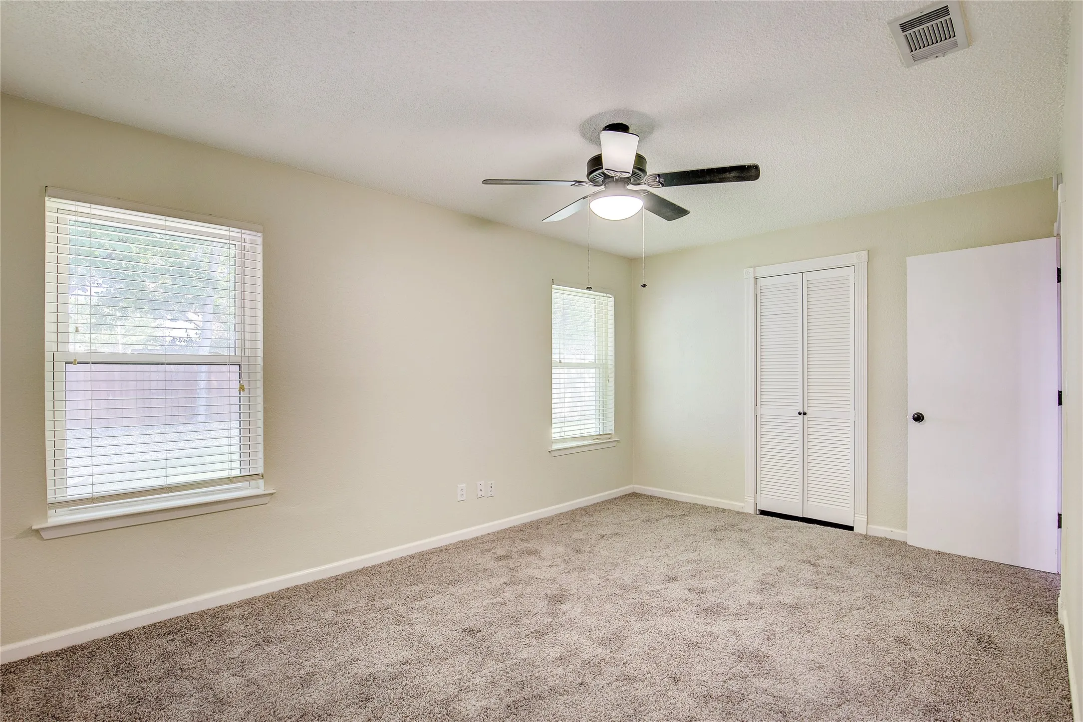 Single Family Residence For Rent in Tarrant County , 417 Linda Street, Keller, Texas 76248, 2 Bedroom, 2 Bathroom, 1 Garage spaces, 1,166 Sqft, built in 1983, mls#21411678, Real Estate Agent in Keller, Homes For Rent in Tarrant county, Homes For Rent in Keller, Realtor in Keller Texas, Real Estate Brokerage Independent Realty Texas, Luminita Cordes Realtor