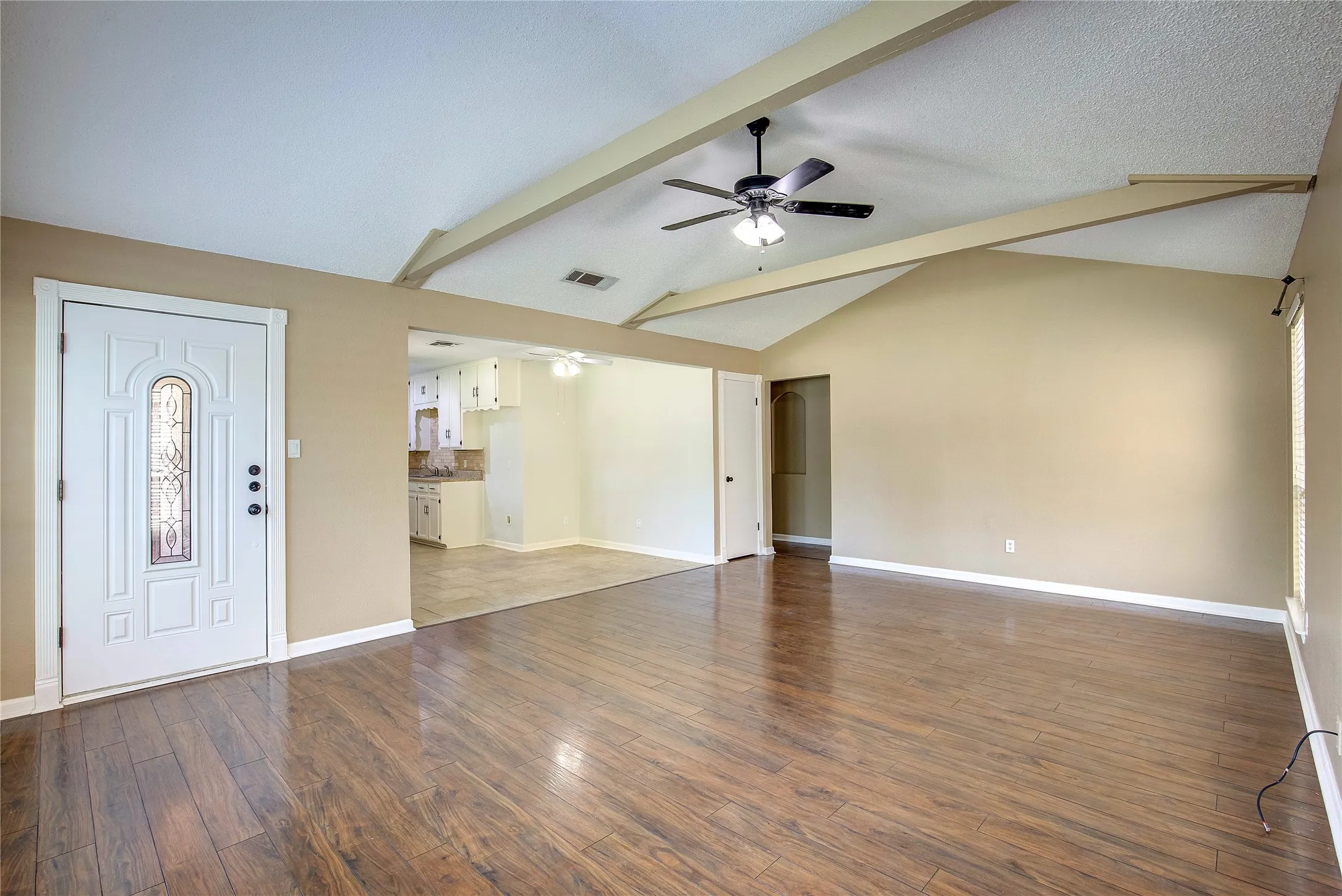 Single Family Residence For Rent in Tarrant County , 417 Linda Street, Keller, Texas 76248, 2 Bedroom, 2 Bathroom, 1 Garage spaces, 1,166 Sqft, built in 1983, mls#21411678, Real Estate Agent in Keller, Homes For Rent in Tarrant county, Homes For Rent in Keller, Realtor in Keller Texas, Real Estate Brokerage Independent Realty Texas, Luminita Cordes Realtor