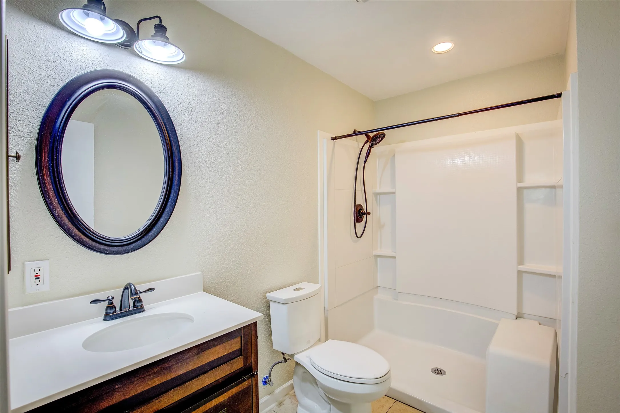 Single Family Residence For Rent in Tarrant County , 417 Linda Street, Keller, Texas 76248, 2 Bedroom, 2 Bathroom, 1 Garage spaces, 1,166 Sqft, built in 1983, mls#21411678, Real Estate Agent in Keller, Homes For Rent in Tarrant county, Homes For Rent in Keller, Realtor in Keller Texas, Real Estate Brokerage Independent Realty Texas, Luminita Cordes Realtor
