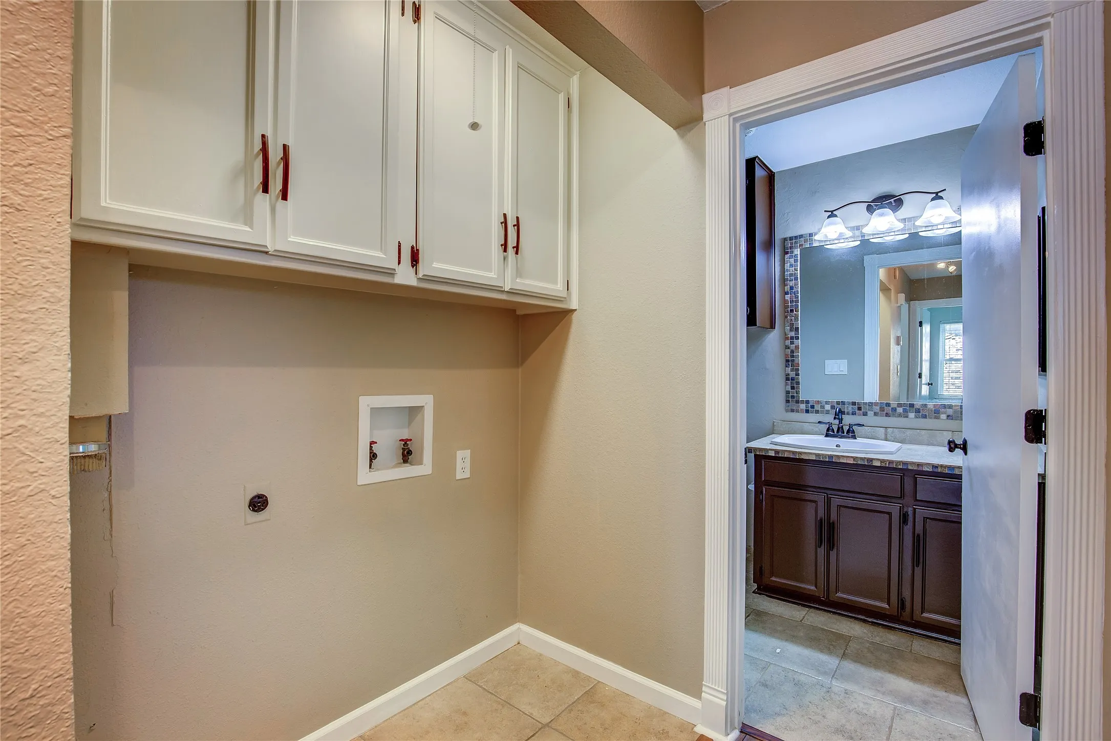Single Family Residence For Rent in Tarrant County , 417 Linda Street, Keller, Texas 76248, 2 Bedroom, 2 Bathroom, 1 Garage spaces, 1,166 Sqft, built in 1983, mls#21411678, Real Estate Agent in Keller, Homes For Rent in Tarrant county, Homes For Rent in Keller, Realtor in Keller Texas, Real Estate Brokerage Independent Realty Texas, Luminita Cordes Realtor