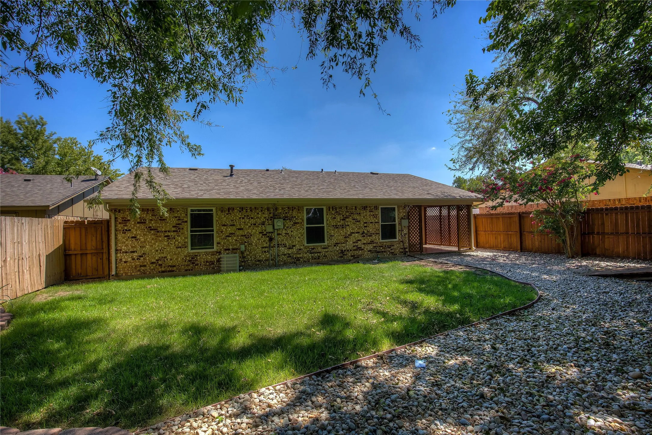 Single Family Residence For Rent in Tarrant County , 417 Linda Street, Keller, Texas 76248, 2 Bedroom, 2 Bathroom, 1 Garage spaces, 1,166 Sqft, built in 1983, mls#21411678, Real Estate Agent in Keller, Homes For Rent in Tarrant county, Homes For Rent in Keller, Realtor in Keller Texas, Real Estate Brokerage Independent Realty Texas, Luminita Cordes Realtor
