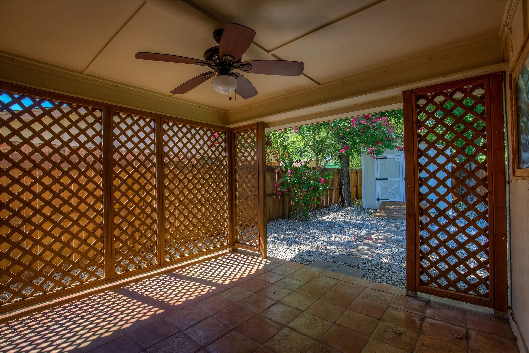 Single Family Residence For Rent in Tarrant County , 417 Linda Street, Keller, Texas 76248, 2 Bedroom, 2 Bathroom, 1 Garage spaces, 1,166 Sqft, built in 1983, mls#21411678, Real Estate Agent in Keller, Homes For Rent in Tarrant county, Homes For Rent in Keller, Realtor in Keller Texas, Real Estate Brokerage Independent Realty Texas, Luminita Cordes Realtor