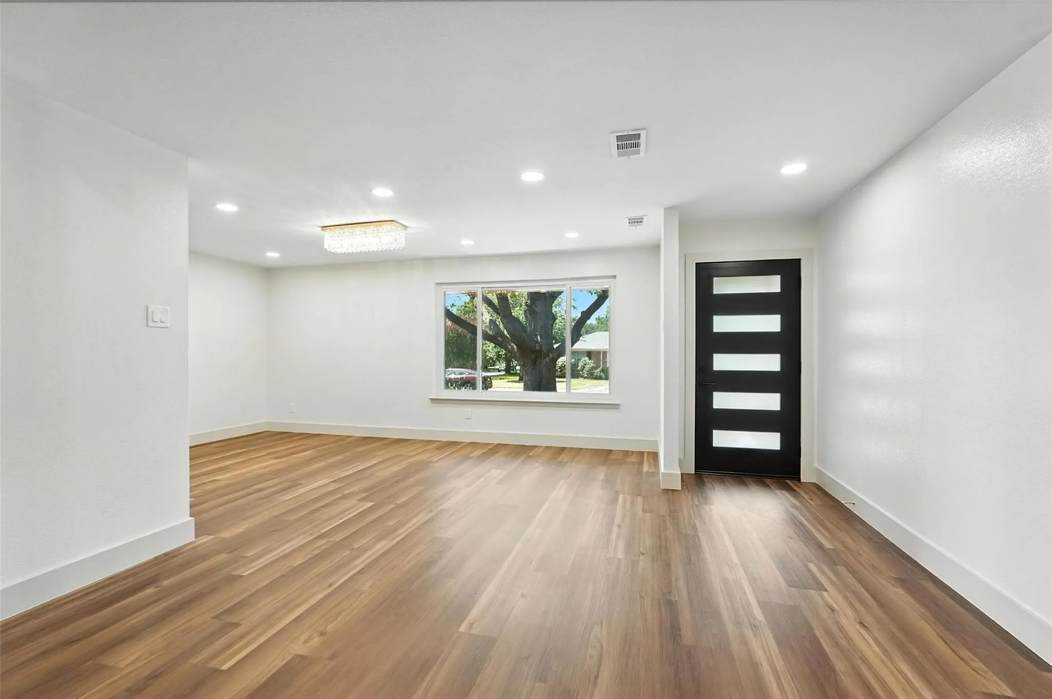 Single Family Residence For Rent in Dallas County , 8570 Sweetwood Drive, Dallas, Texas 75228, 3 Bedroom, 3 Bathroom, 2 Garage spaces, 1,654 Sqft, built in 1962, mls#21411684, Real Estate Agent in Dallas, Homes For Rent in Dallas county, Homes For Rent in Dallas, Realtor in Dallas Texas, Real Estate Brokerage Independent Realty Texas, Luminita Cordes Realtor