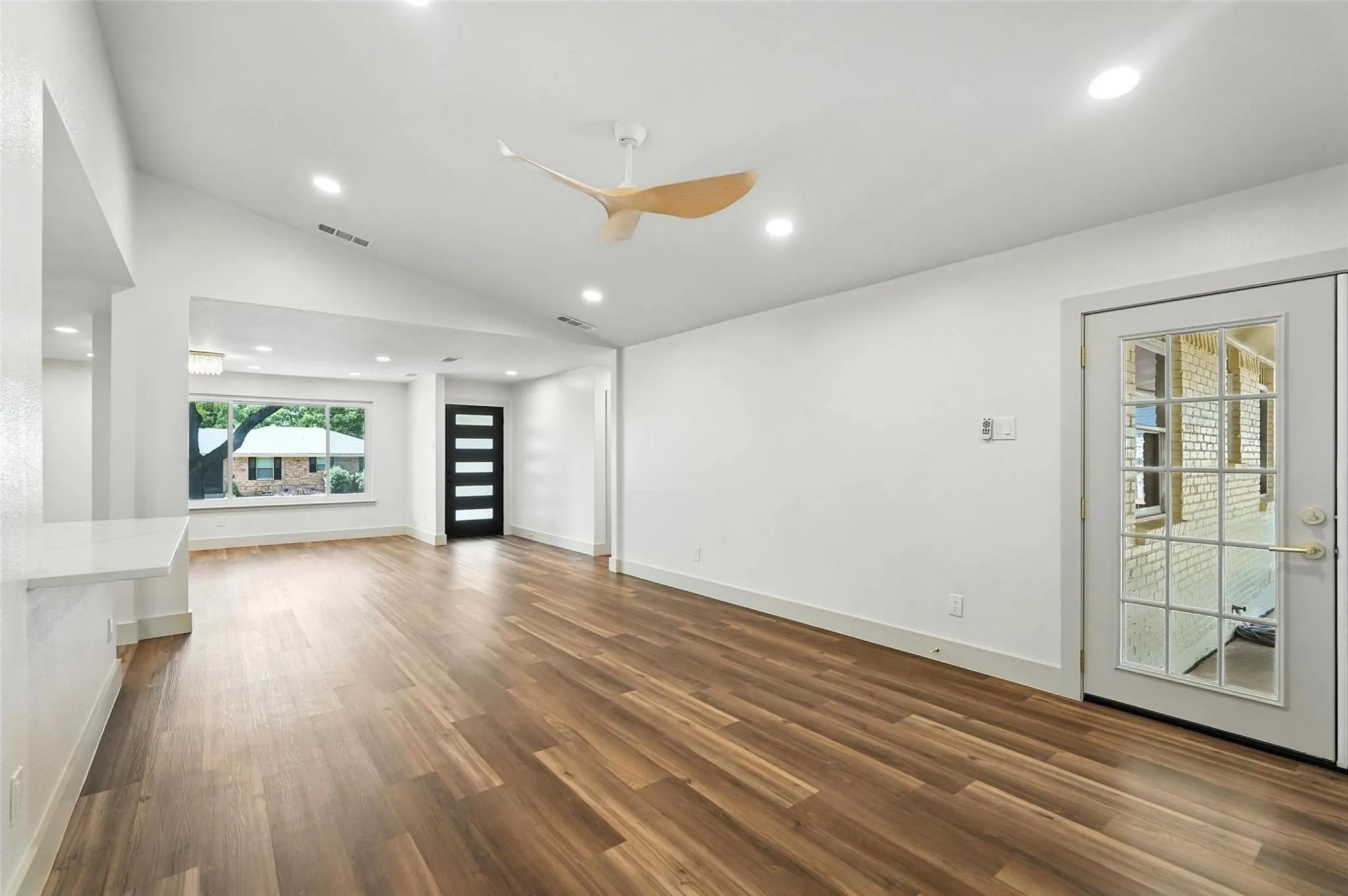 Single Family Residence For Rent in Dallas County , 8570 Sweetwood Drive, Dallas, Texas 75228, 3 Bedroom, 3 Bathroom, 2 Garage spaces, 1,654 Sqft, built in 1962, mls#21411684, Real Estate Agent in Dallas, Homes For Rent in Dallas county, Homes For Rent in Dallas, Realtor in Dallas Texas, Real Estate Brokerage Independent Realty Texas, Luminita Cordes Realtor