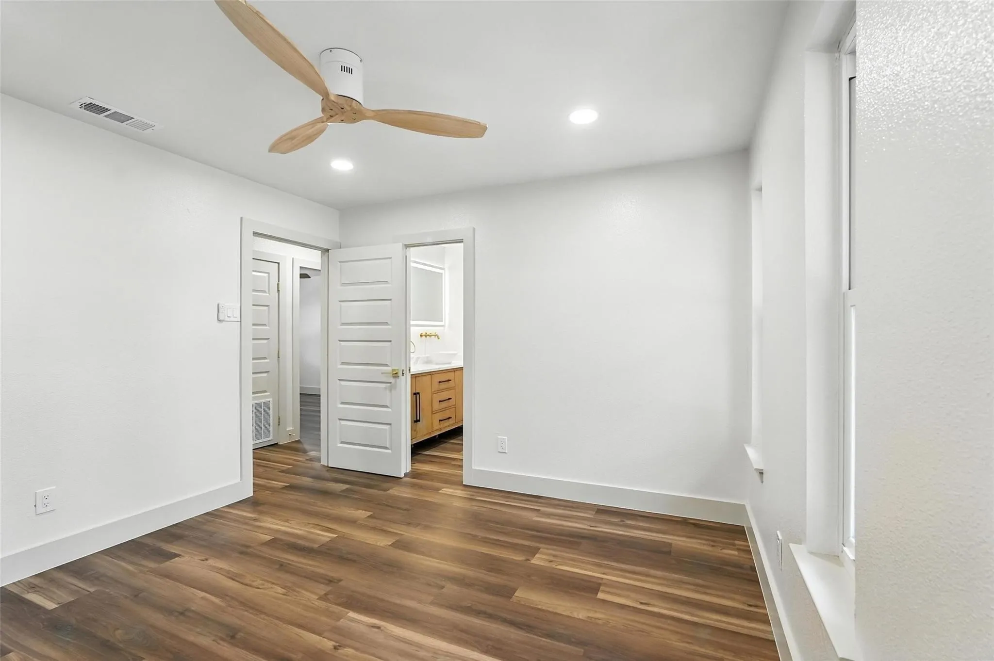 Single Family Residence For Rent in Dallas County , 8570 Sweetwood Drive, Dallas, Texas 75228, 3 Bedroom, 3 Bathroom, 2 Garage spaces, 1,654 Sqft, built in 1962, mls#21411684, Real Estate Agent in Dallas, Homes For Rent in Dallas county, Homes For Rent in Dallas, Realtor in Dallas Texas, Real Estate Brokerage Independent Realty Texas, Luminita Cordes Realtor