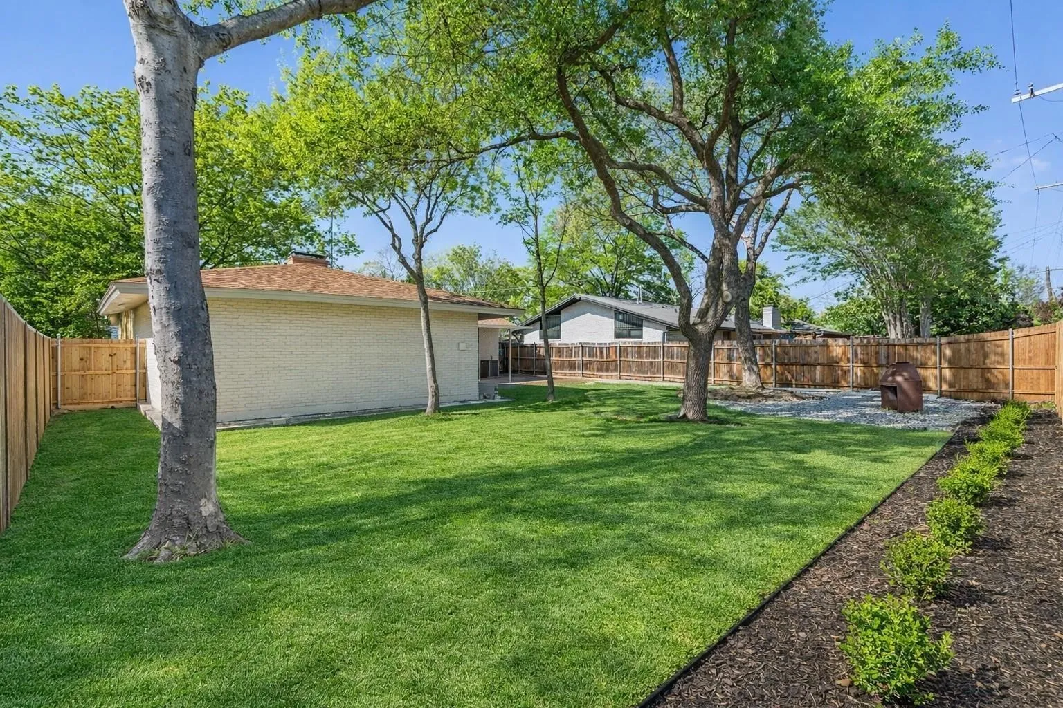 Single Family Residence For Rent in Dallas County , 8570 Sweetwood Drive, Dallas, Texas 75228, 3 Bedroom, 3 Bathroom, 2 Garage spaces, 1,654 Sqft, built in 1962, mls#21411684, Real Estate Agent in Dallas, Homes For Rent in Dallas county, Homes For Rent in Dallas, Realtor in Dallas Texas, Real Estate Brokerage Independent Realty Texas, Luminita Cordes Realtor