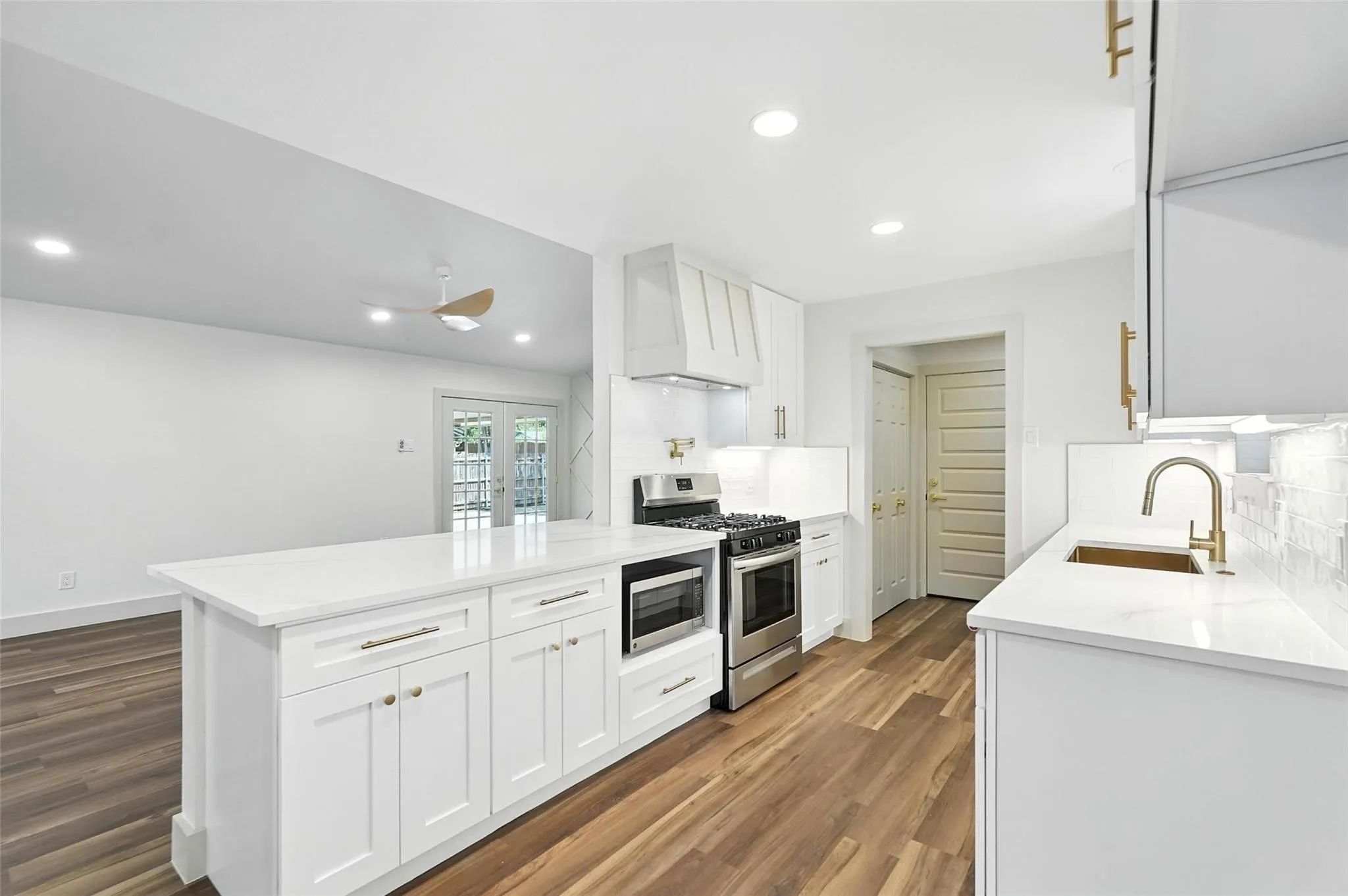 Single Family Residence For Rent in Dallas County , 8570 Sweetwood Drive, Dallas, Texas 75228, 3 Bedroom, 3 Bathroom, 2 Garage spaces, 1,654 Sqft, built in 1962, mls#21411684, Real Estate Agent in Dallas, Homes For Rent in Dallas county, Homes For Rent in Dallas, Realtor in Dallas Texas, Real Estate Brokerage Independent Realty Texas, Luminita Cordes Realtor