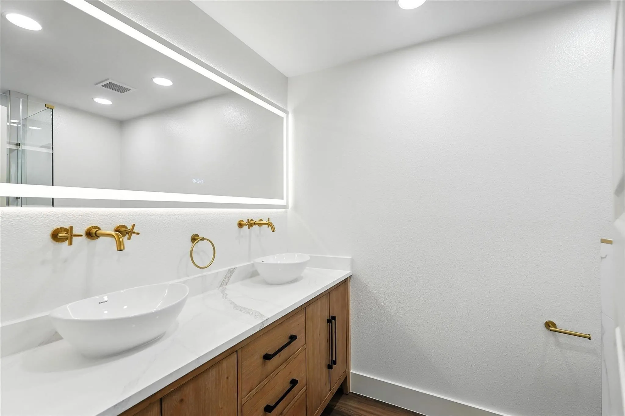 Single Family Residence For Rent in Dallas County , 8570 Sweetwood Drive, Dallas, Texas 75228, 3 Bedroom, 3 Bathroom, 2 Garage spaces, 1,654 Sqft, built in 1962, mls#21411684, Real Estate Agent in Dallas, Homes For Rent in Dallas county, Homes For Rent in Dallas, Realtor in Dallas Texas, Real Estate Brokerage Independent Realty Texas, Luminita Cordes Realtor