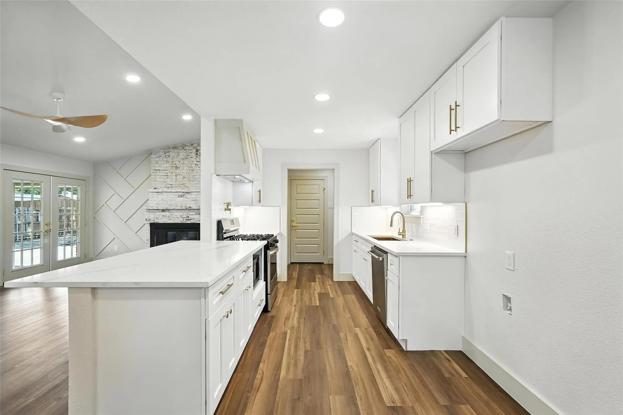 Single Family Residence For Rent in Dallas County , 8570 Sweetwood Drive, Dallas, Texas 75228, 3 Bedroom, 3 Bathroom, 2 Garage spaces, 1,654 Sqft, built in 1962, mls#21411684, Real Estate Agent in Dallas, Homes For Rent in Dallas county, Homes For Rent in Dallas, Realtor in Dallas Texas, Real Estate Brokerage Independent Realty Texas, Luminita Cordes Realtor