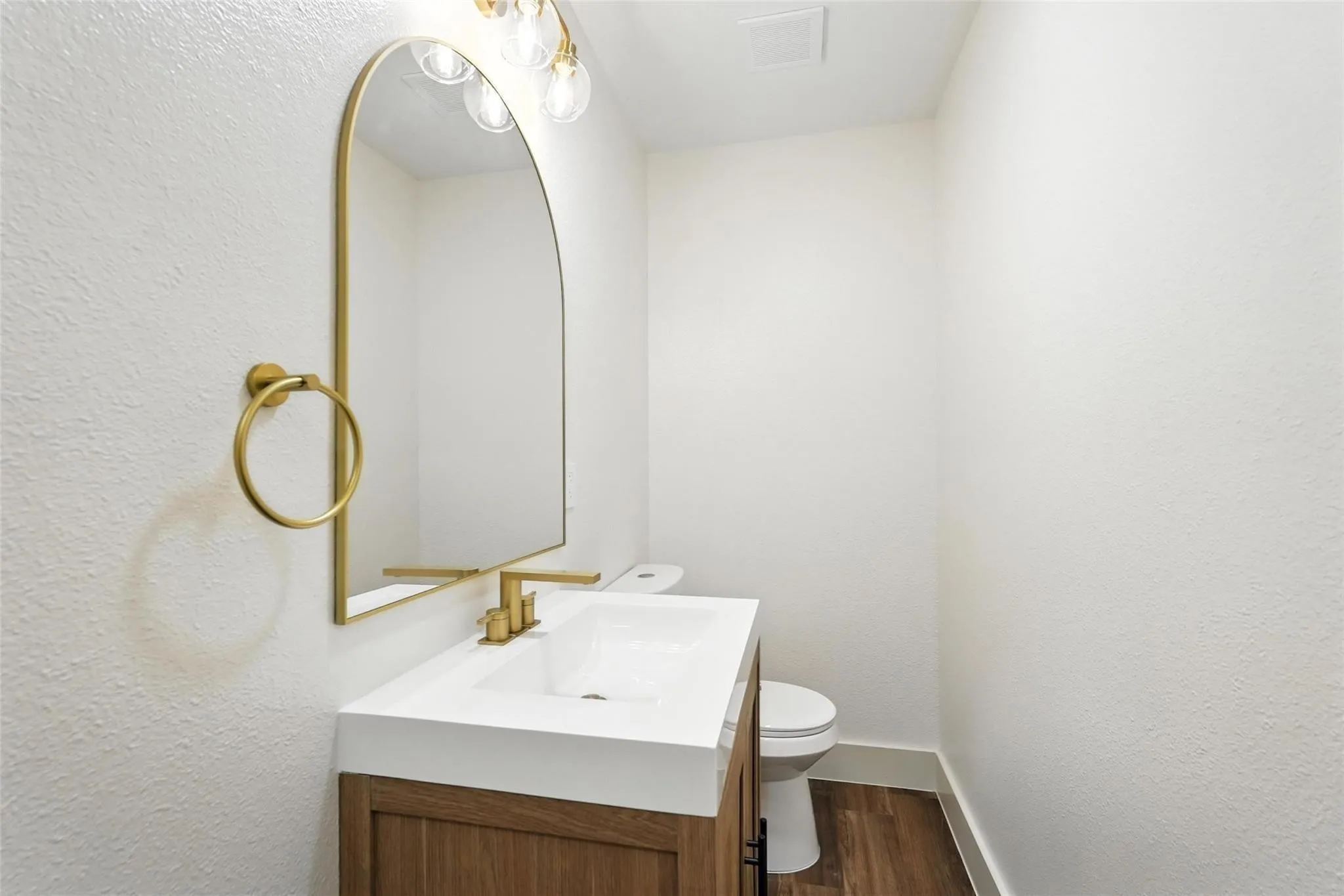 Single Family Residence For Rent in Dallas County , 8570 Sweetwood Drive, Dallas, Texas 75228, 3 Bedroom, 3 Bathroom, 2 Garage spaces, 1,654 Sqft, built in 1962, mls#21411684, Real Estate Agent in Dallas, Homes For Rent in Dallas county, Homes For Rent in Dallas, Realtor in Dallas Texas, Real Estate Brokerage Independent Realty Texas, Luminita Cordes Realtor
