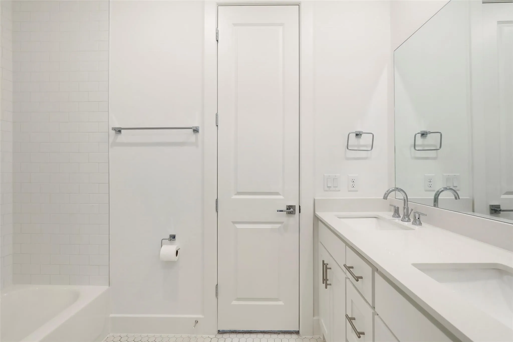 Condominium For Rent in Dallas County , 160 W Canty Street 203, Dallas, Texas 75208, 3 Bedroom, 3 Bathroom, 2 Garage spaces, 1,750 Sqft, built in 2020, mls#21411634, Real Estate Agent in Dallas, Homes For Rent in Dallas county, Homes For Rent in Dallas, Realtor in Dallas Texas, Real Estate Brokerage Independent Realty Texas, Luminita Cordes Realtor