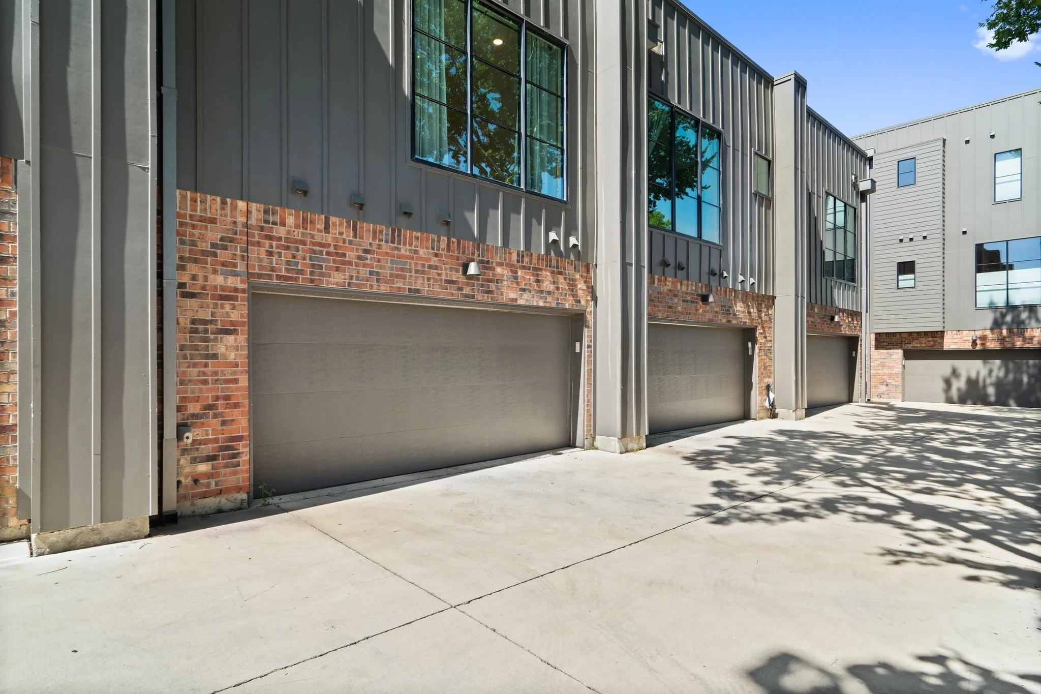 Condominium For Rent in Dallas County , 160 W Canty Street 203, Dallas, Texas 75208, 3 Bedroom, 3 Bathroom, 2 Garage spaces, 1,750 Sqft, built in 2020, mls#21411634, Real Estate Agent in Dallas, Homes For Rent in Dallas county, Homes For Rent in Dallas, Realtor in Dallas Texas, Real Estate Brokerage Independent Realty Texas, Luminita Cordes Realtor