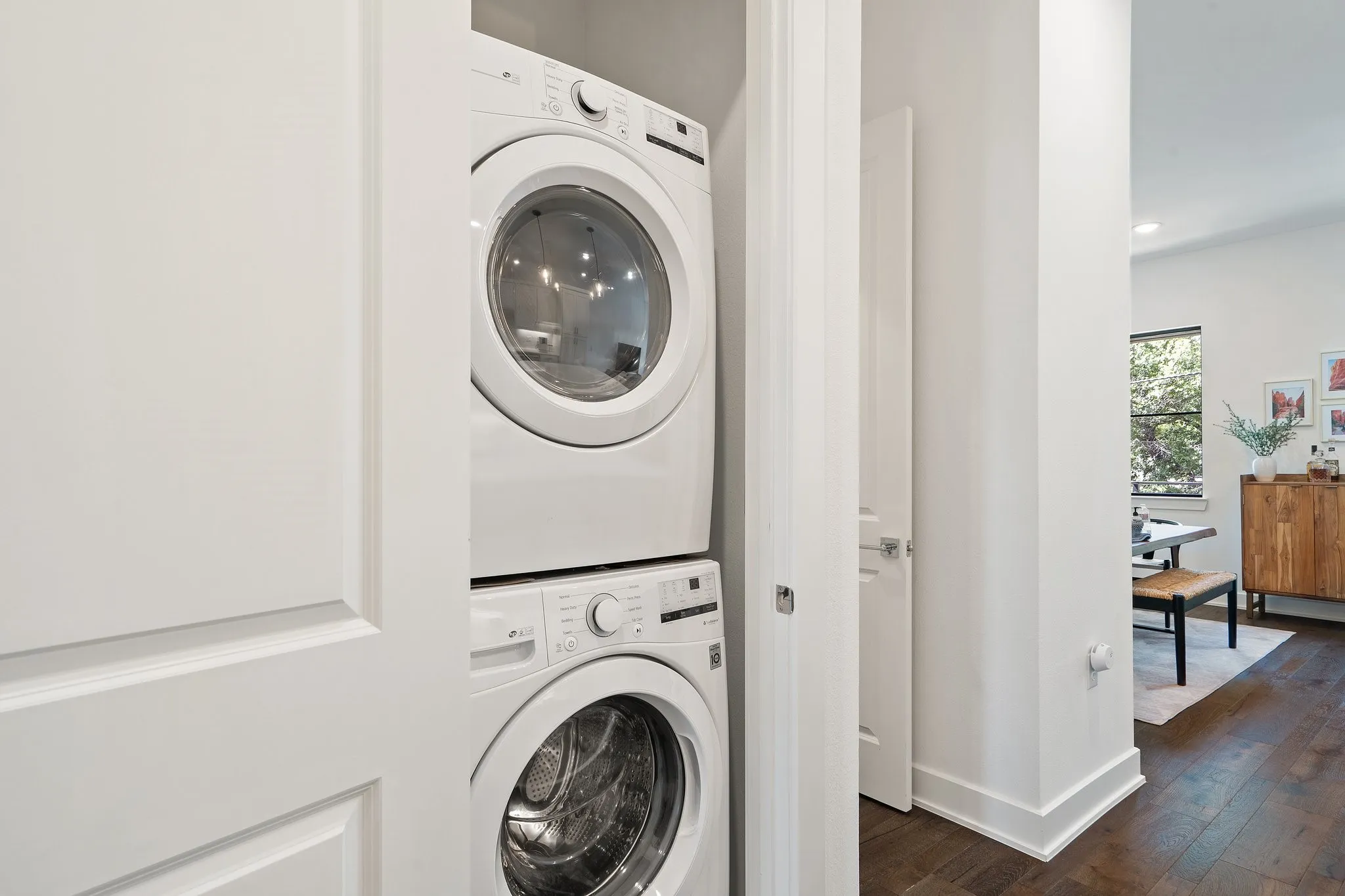 Condominium For Rent in Dallas County , 160 W Canty Street 203, Dallas, Texas 75208, 3 Bedroom, 3 Bathroom, 2 Garage spaces, 1,750 Sqft, built in 2020, mls#21411634, Real Estate Agent in Dallas, Homes For Rent in Dallas county, Homes For Rent in Dallas, Realtor in Dallas Texas, Real Estate Brokerage Independent Realty Texas, Luminita Cordes Realtor