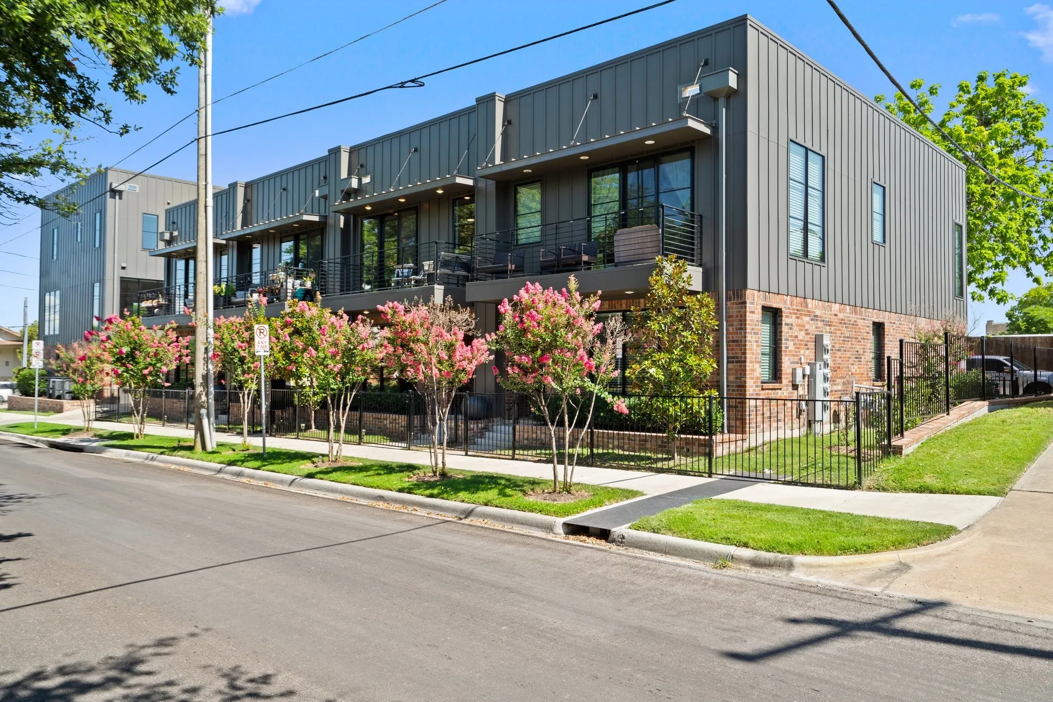 Condominium For Rent in Dallas County , 160 W Canty Street 203, Dallas, Texas 75208, 3 Bedroom, 3 Bathroom, 2 Garage spaces, 1,750 Sqft, built in 2020, mls#21411634, Real Estate Agent in Dallas, Homes For Rent in Dallas county, Homes For Rent in Dallas, Realtor in Dallas Texas, Real Estate Brokerage Independent Realty Texas, Luminita Cordes Realtor