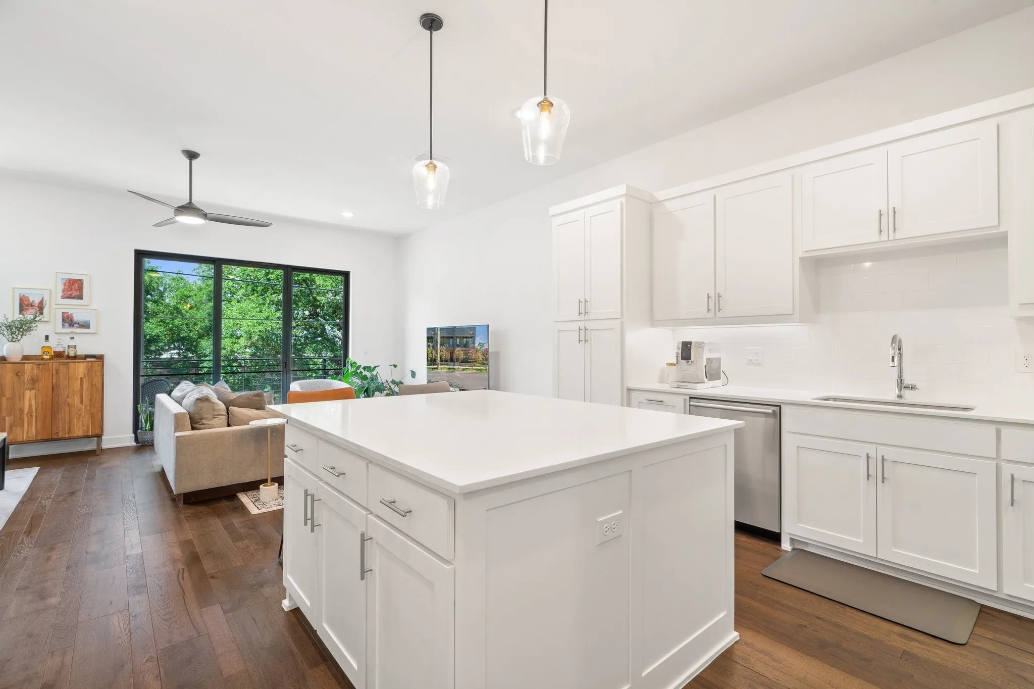 Condominium For Rent in Dallas County , 160 W Canty Street 203, Dallas, Texas 75208, 3 Bedroom, 3 Bathroom, 2 Garage spaces, 1,750 Sqft, built in 2020, mls#21411634, Real Estate Agent in Dallas, Homes For Rent in Dallas county, Homes For Rent in Dallas, Realtor in Dallas Texas, Real Estate Brokerage Independent Realty Texas, Luminita Cordes Realtor