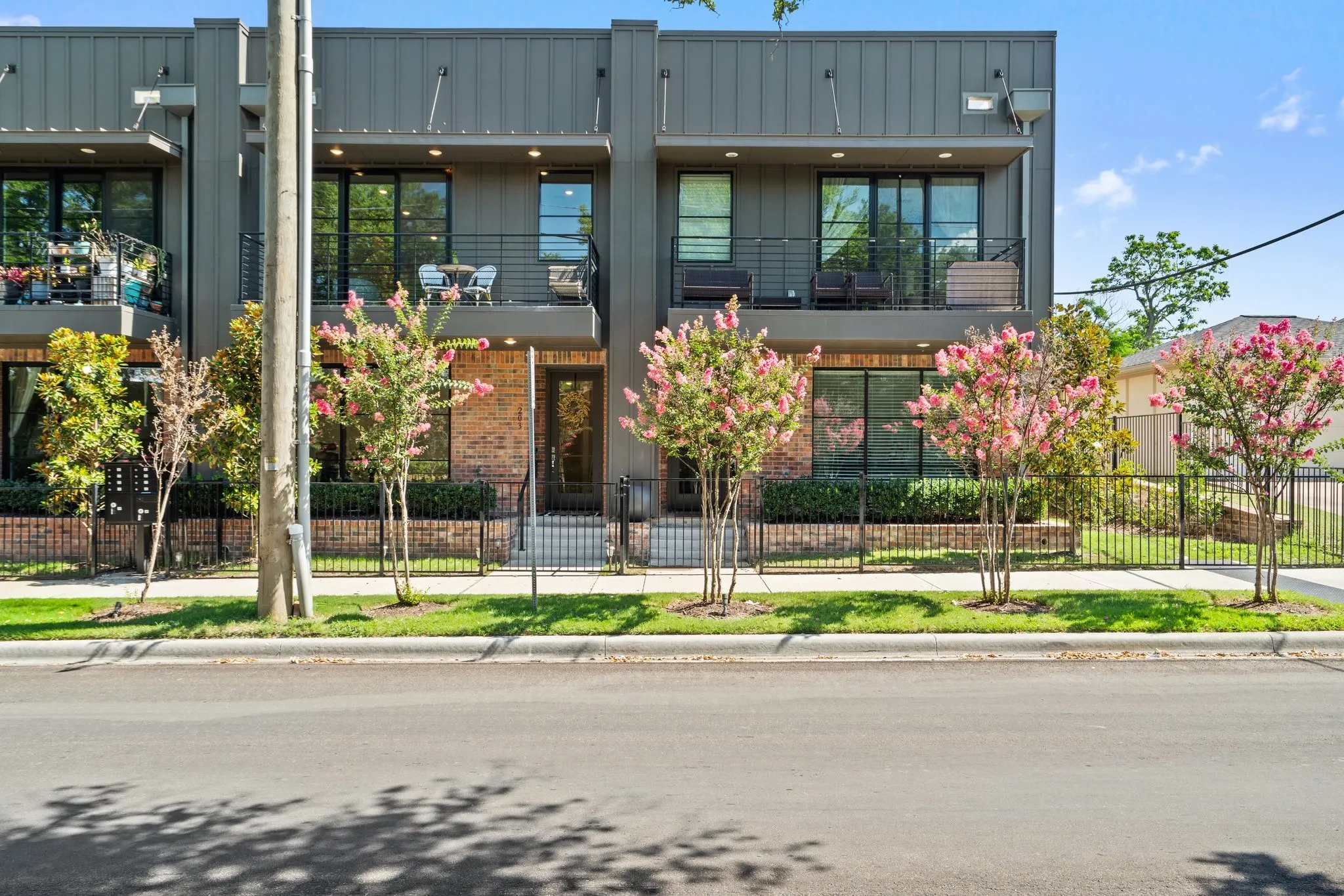 Condominium For Rent in Dallas County , 160 W Canty Street 203, Dallas, Texas 75208, 3 Bedroom, 3 Bathroom, 2 Garage spaces, 1,750 Sqft, built in 2020, mls#21411634, Real Estate Agent in Dallas, Homes For Rent in Dallas county, Homes For Rent in Dallas, Realtor in Dallas Texas, Real Estate Brokerage Independent Realty Texas, Luminita Cordes Realtor