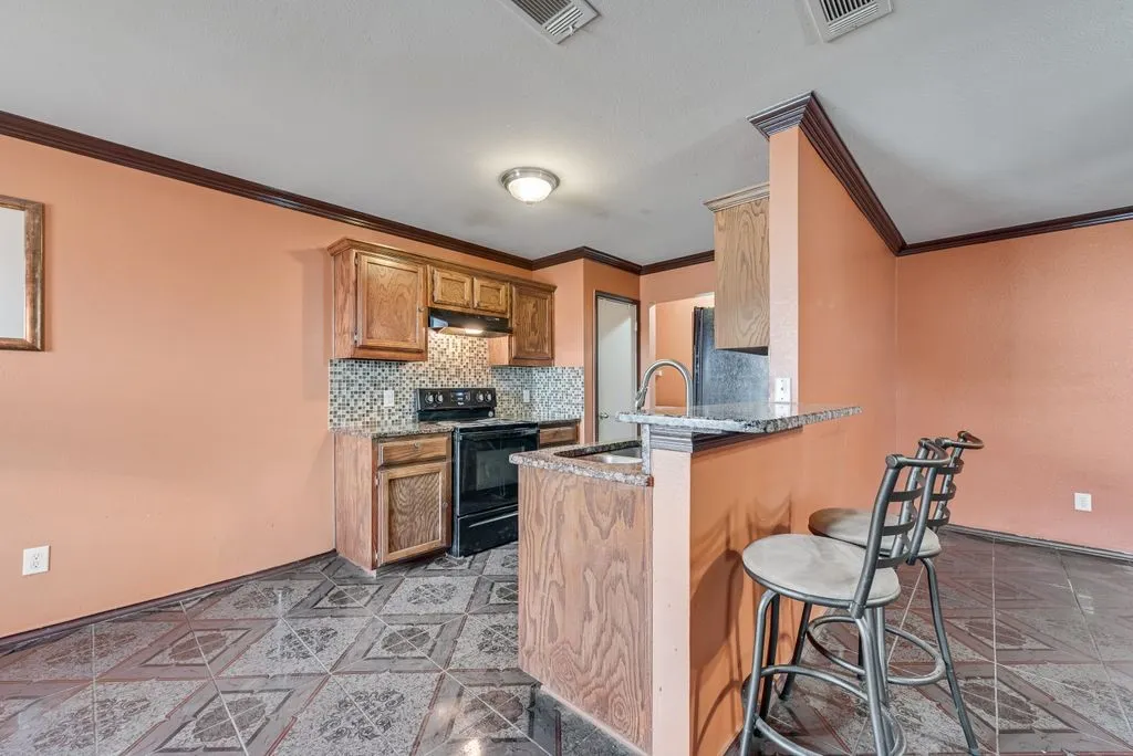 Single Family Residence For Sale in Dallas County , 2833 Drycreek Lane, Dallas, Texas 75237, 3 Bedroom, 2 Bathroom, 2 Garage spaces, 1,386 Sqft, built in 2010, mls#21411689, Real Estate Agent in Dallas, Homes For Sale in Dallas county, Homes For Sale in Dallas, Realtor in Dallas Texas, Real Estate Brokerage Independent Realty Texas, Luminita Cordes Realtor