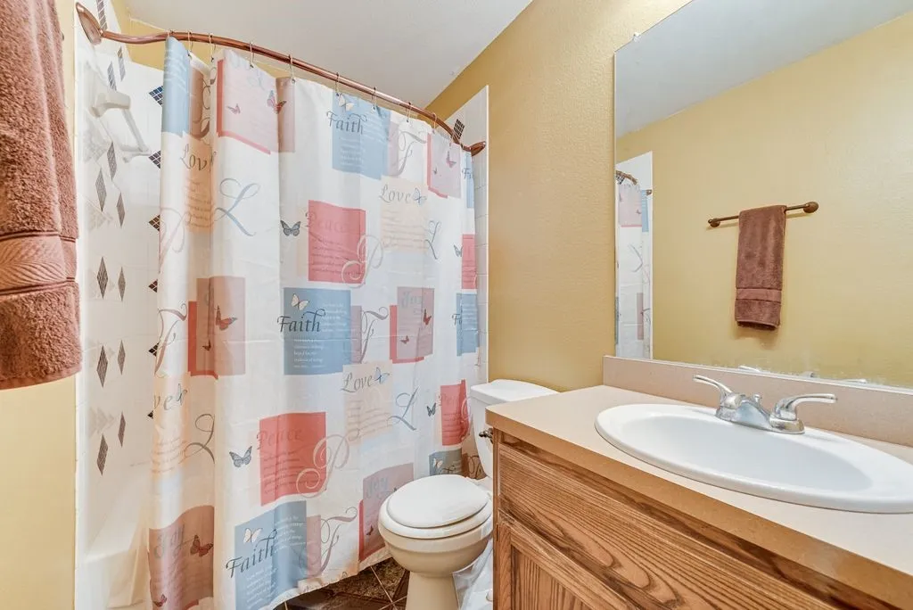 Single Family Residence For Sale in Dallas County , 2833 Drycreek Lane, Dallas, Texas 75237, 3 Bedroom, 2 Bathroom, 2 Garage spaces, 1,386 Sqft, built in 2010, mls#21411689, Real Estate Agent in Dallas, Homes For Sale in Dallas county, Homes For Sale in Dallas, Realtor in Dallas Texas, Real Estate Brokerage Independent Realty Texas, Luminita Cordes Realtor