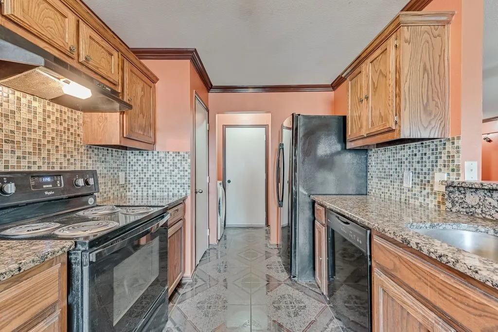 Single Family Residence For Sale in Dallas County , 2833 Drycreek Lane, Dallas, Texas 75237, 3 Bedroom, 2 Bathroom, 2 Garage spaces, 1,386 Sqft, built in 2010, mls#21411689, Real Estate Agent in Dallas, Homes For Sale in Dallas county, Homes For Sale in Dallas, Realtor in Dallas Texas, Real Estate Brokerage Independent Realty Texas, Luminita Cordes Realtor