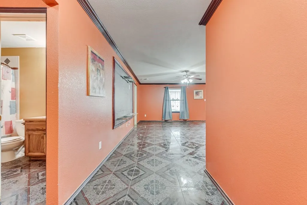 Single Family Residence For Sale in Dallas County , 2833 Drycreek Lane, Dallas, Texas 75237, 3 Bedroom, 2 Bathroom, 2 Garage spaces, 1,386 Sqft, built in 2010, mls#21411689, Real Estate Agent in Dallas, Homes For Sale in Dallas county, Homes For Sale in Dallas, Realtor in Dallas Texas, Real Estate Brokerage Independent Realty Texas, Luminita Cordes Realtor