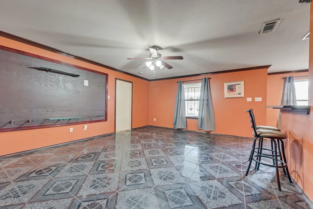 Single Family Residence For Sale in Dallas County , 2833 Drycreek Lane, Dallas, Texas 75237, 3 Bedroom, 2 Bathroom, 2 Garage spaces, 1,386 Sqft, built in 2010, mls#21411689, Real Estate Agent in Dallas, Homes For Sale in Dallas county, Homes For Sale in Dallas, Realtor in Dallas Texas, Real Estate Brokerage Independent Realty Texas, Luminita Cordes Realtor