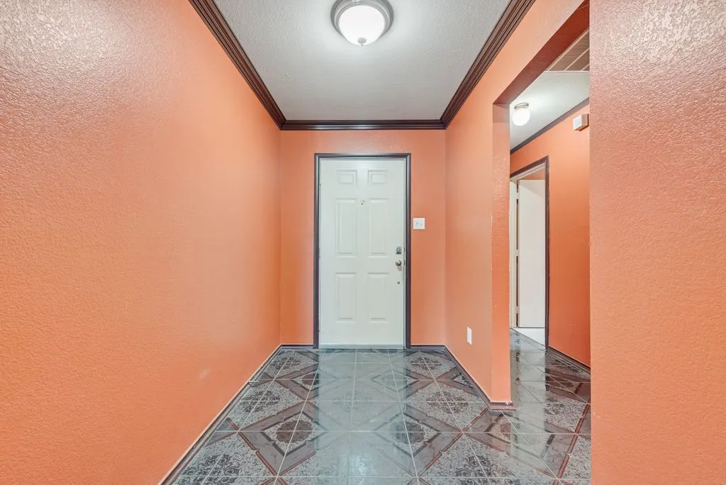 Single Family Residence For Sale in Dallas County , 2833 Drycreek Lane, Dallas, Texas 75237, 3 Bedroom, 2 Bathroom, 2 Garage spaces, 1,386 Sqft, built in 2010, mls#21411689, Real Estate Agent in Dallas, Homes For Sale in Dallas county, Homes For Sale in Dallas, Realtor in Dallas Texas, Real Estate Brokerage Independent Realty Texas, Luminita Cordes Realtor