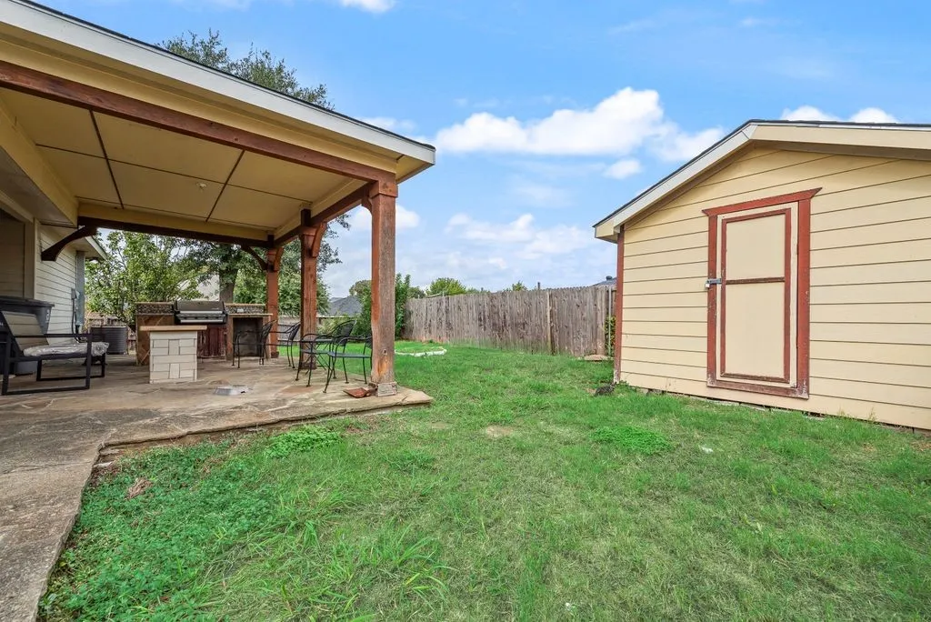Single Family Residence For Sale in Dallas County , 2833 Drycreek Lane, Dallas, Texas 75237, 3 Bedroom, 2 Bathroom, 2 Garage spaces, 1,386 Sqft, built in 2010, mls#21411689, Real Estate Agent in Dallas, Homes For Sale in Dallas county, Homes For Sale in Dallas, Realtor in Dallas Texas, Real Estate Brokerage Independent Realty Texas, Luminita Cordes Realtor