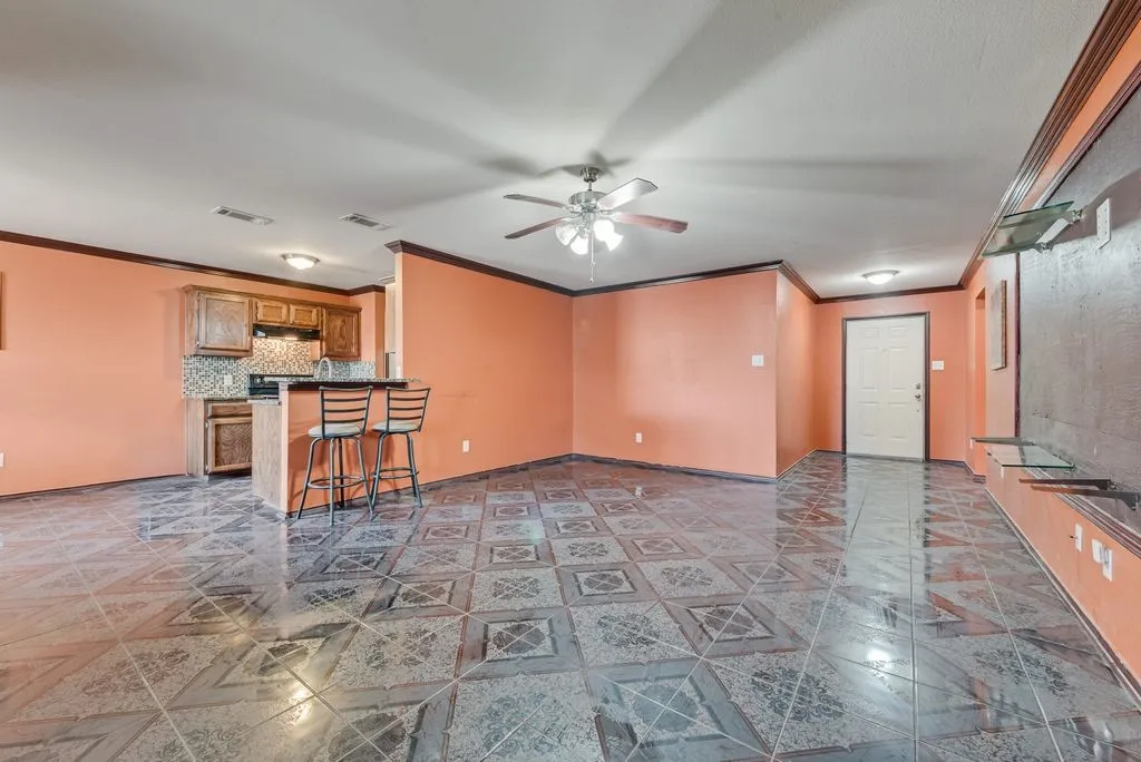 Single Family Residence For Sale in Dallas County , 2833 Drycreek Lane, Dallas, Texas 75237, 3 Bedroom, 2 Bathroom, 2 Garage spaces, 1,386 Sqft, built in 2010, mls#21411689, Real Estate Agent in Dallas, Homes For Sale in Dallas county, Homes For Sale in Dallas, Realtor in Dallas Texas, Real Estate Brokerage Independent Realty Texas, Luminita Cordes Realtor