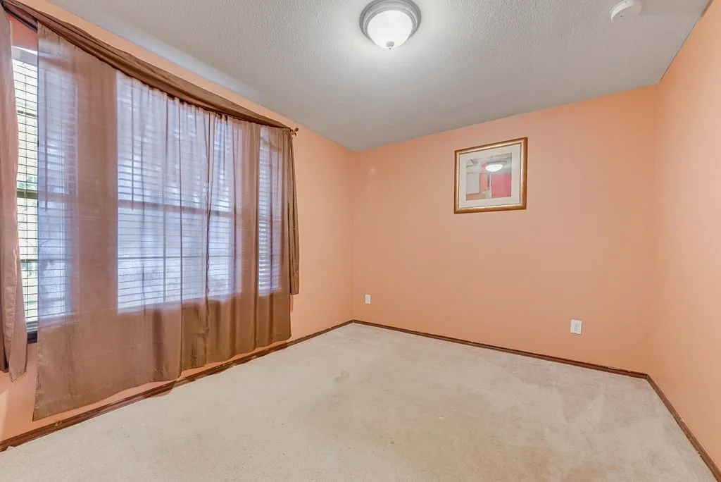 Single Family Residence For Sale in Dallas County , 2833 Drycreek Lane, Dallas, Texas 75237, 3 Bedroom, 2 Bathroom, 2 Garage spaces, 1,386 Sqft, built in 2010, mls#21411689, Real Estate Agent in Dallas, Homes For Sale in Dallas county, Homes For Sale in Dallas, Realtor in Dallas Texas, Real Estate Brokerage Independent Realty Texas, Luminita Cordes Realtor