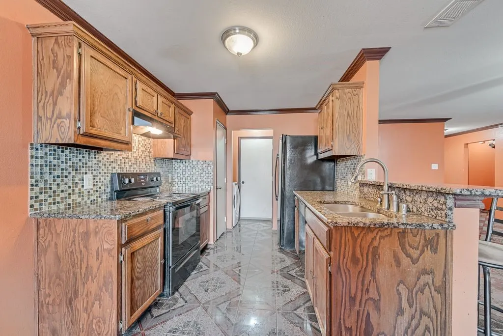 Single Family Residence For Sale in Dallas County , 2833 Drycreek Lane, Dallas, Texas 75237, 3 Bedroom, 2 Bathroom, 2 Garage spaces, 1,386 Sqft, built in 2010, mls#21411689, Real Estate Agent in Dallas, Homes For Sale in Dallas county, Homes For Sale in Dallas, Realtor in Dallas Texas, Real Estate Brokerage Independent Realty Texas, Luminita Cordes Realtor