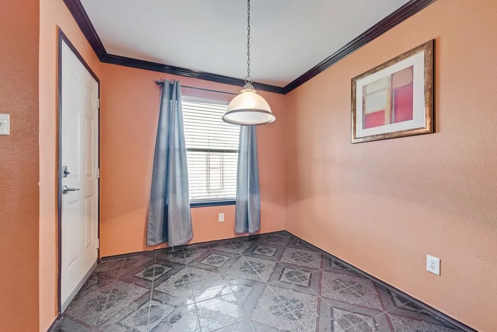 Single Family Residence For Sale in Dallas County , 2833 Drycreek Lane, Dallas, Texas 75237, 3 Bedroom, 2 Bathroom, 2 Garage spaces, 1,386 Sqft, built in 2010, mls#21411689, Real Estate Agent in Dallas, Homes For Sale in Dallas county, Homes For Sale in Dallas, Realtor in Dallas Texas, Real Estate Brokerage Independent Realty Texas, Luminita Cordes Realtor