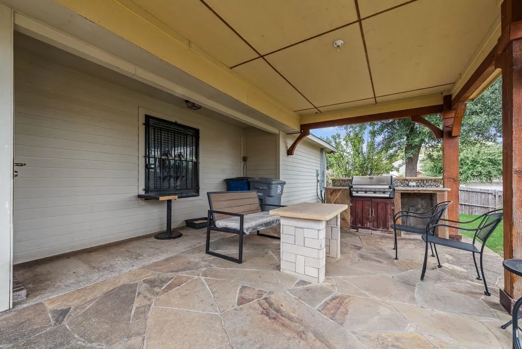 Single Family Residence For Sale in Dallas County , 2833 Drycreek Lane, Dallas, Texas 75237, 3 Bedroom, 2 Bathroom, 2 Garage spaces, 1,386 Sqft, built in 2010, mls#21411689, Real Estate Agent in Dallas, Homes For Sale in Dallas county, Homes For Sale in Dallas, Realtor in Dallas Texas, Real Estate Brokerage Independent Realty Texas, Luminita Cordes Realtor
