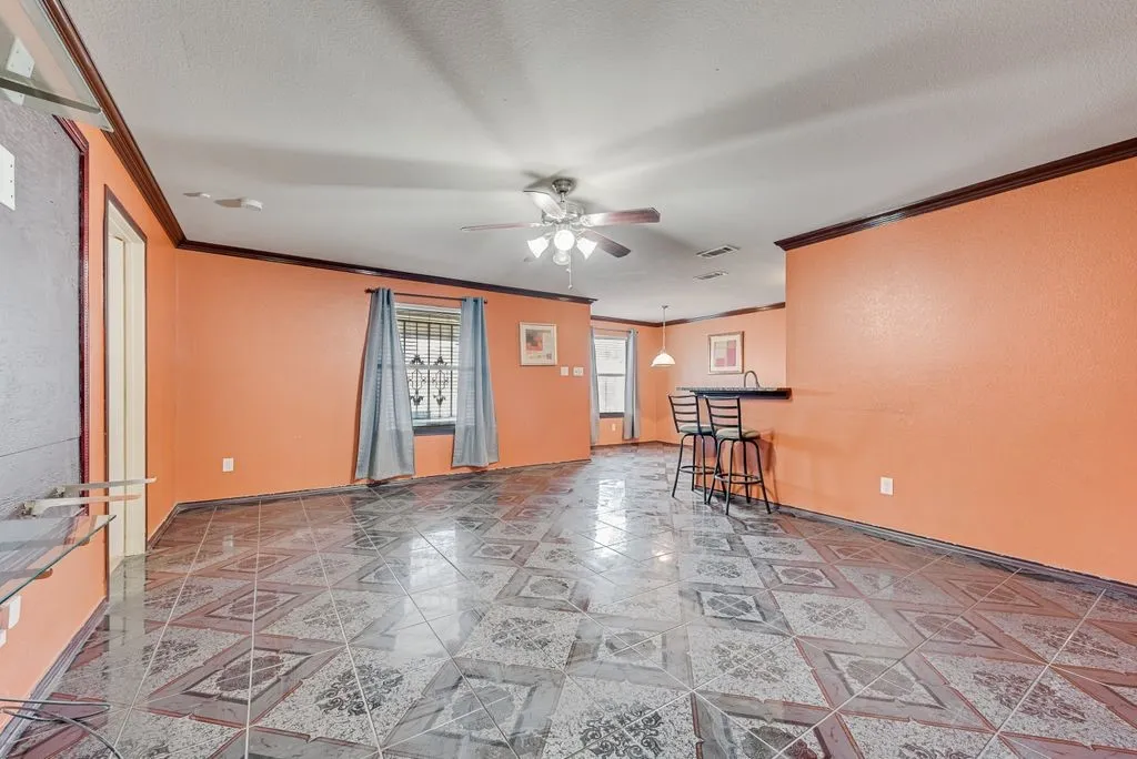 Single Family Residence For Sale in Dallas County , 2833 Drycreek Lane, Dallas, Texas 75237, 3 Bedroom, 2 Bathroom, 2 Garage spaces, 1,386 Sqft, built in 2010, mls#21411689, Real Estate Agent in Dallas, Homes For Sale in Dallas county, Homes For Sale in Dallas, Realtor in Dallas Texas, Real Estate Brokerage Independent Realty Texas, Luminita Cordes Realtor