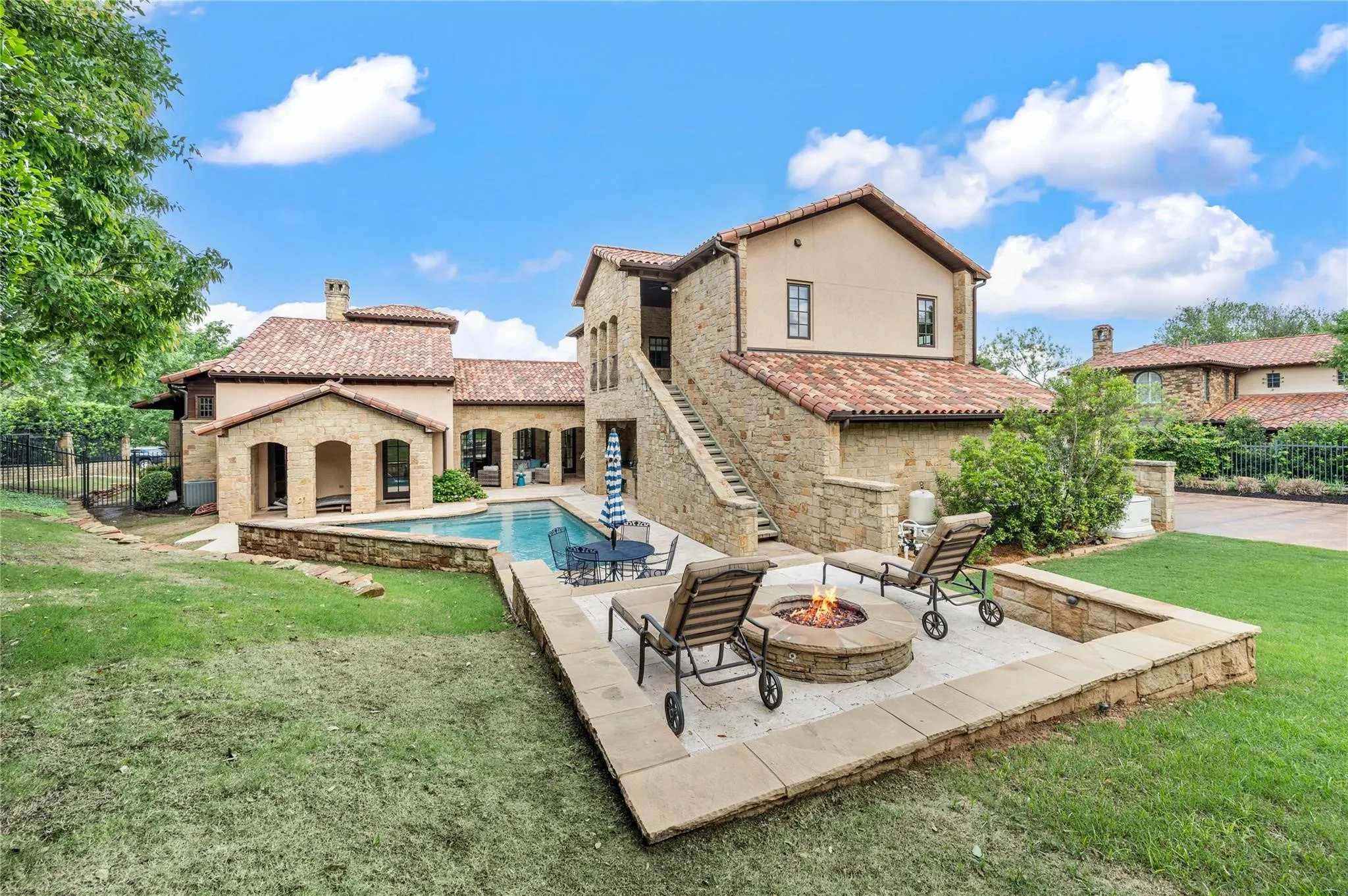 Single Family Residence For Sale in Tarrant County , 2217 King Fisher Drive, Westlake, Texas 76262, 3 Bedroom, 5 Bathroom, 4 Garage spaces, 4,423 Sqft, built in 2013, mls#21411696, Real Estate Agent in Westlake, Homes For Sale in Tarrant county, Homes For Sale in Westlake, Realtor in Westlake Texas, Real Estate Brokerage Independent Realty Texas, Luminita Cordes Realtor